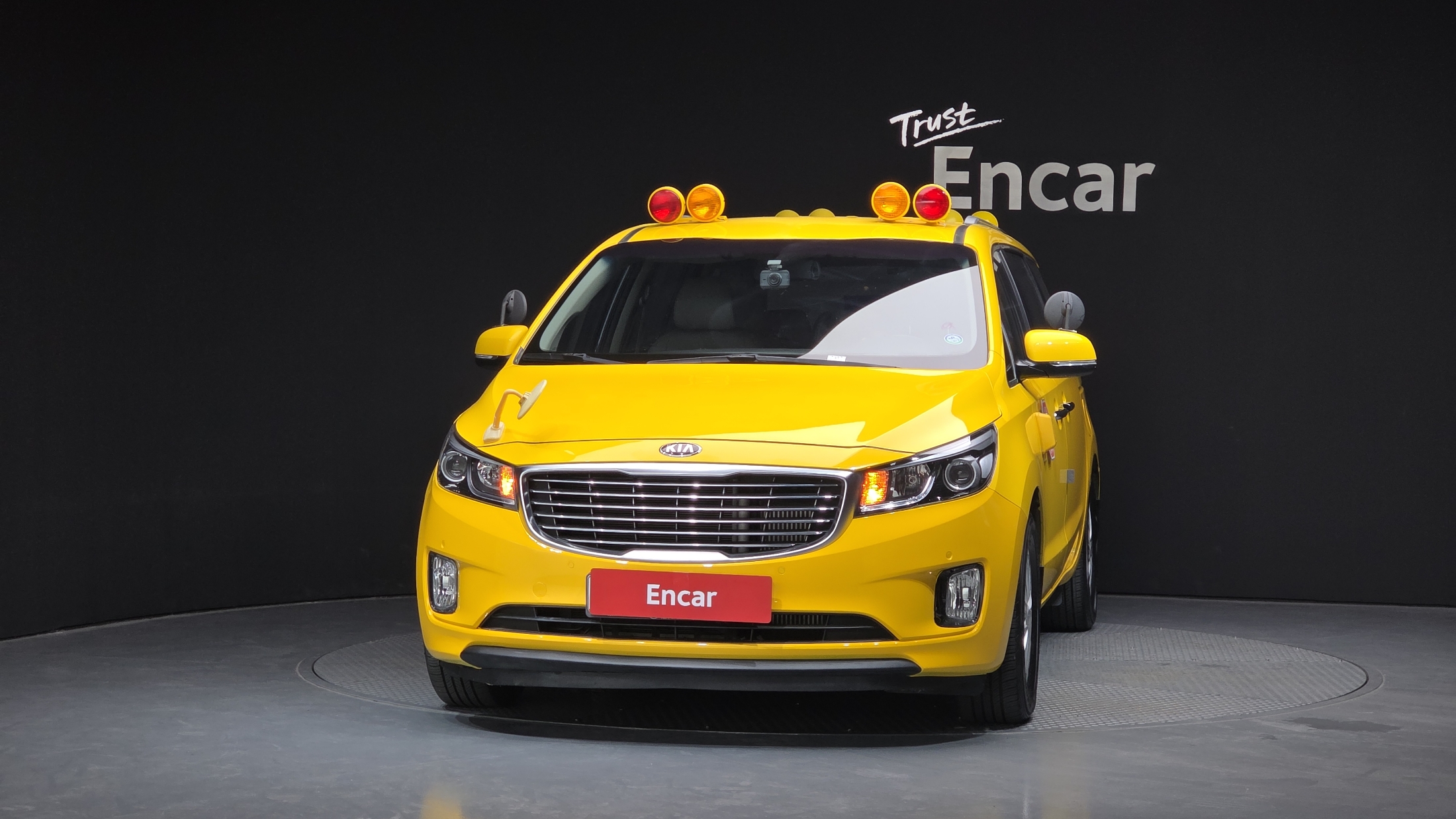 KIA CARNIVAL photo 3