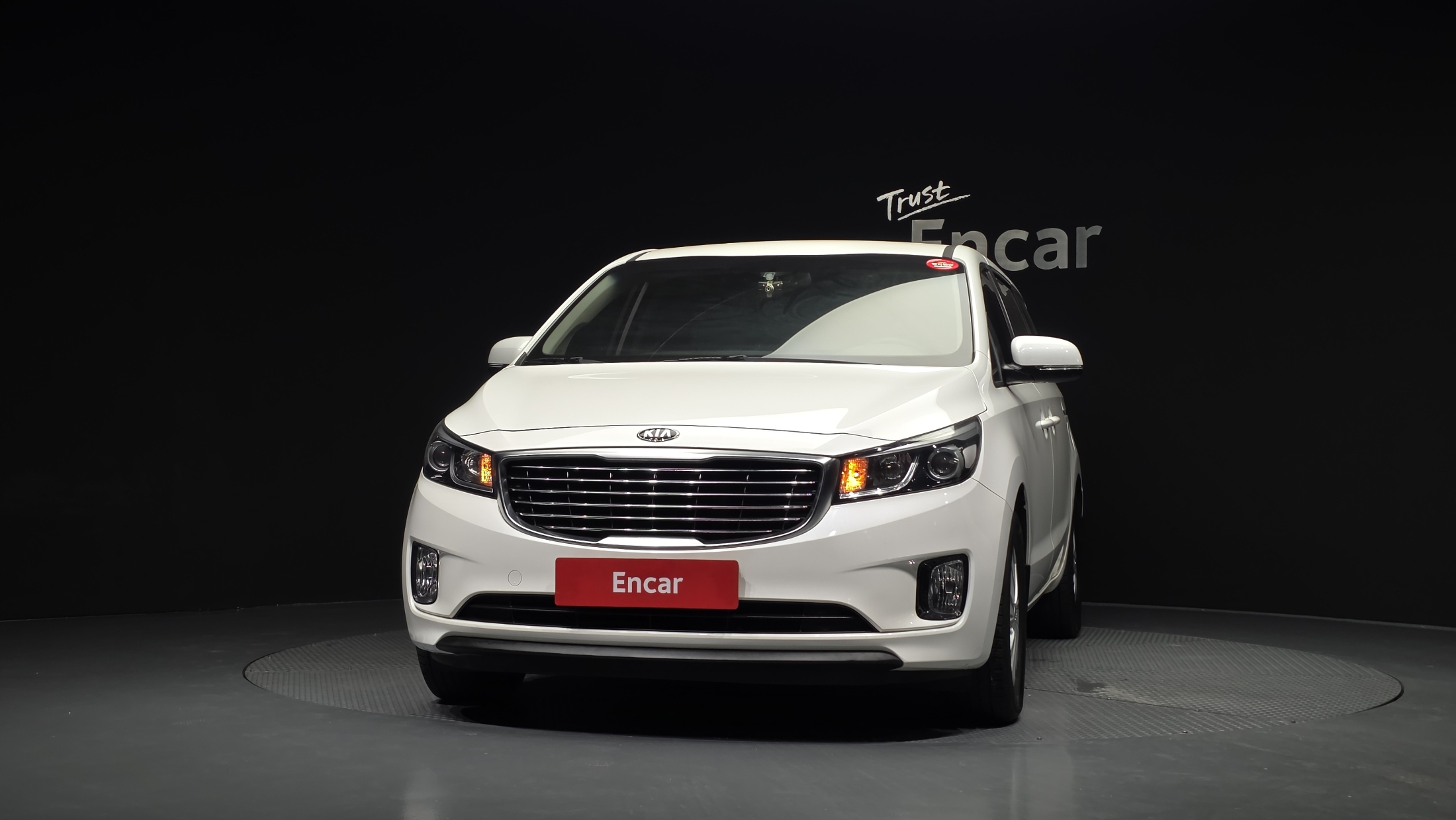 KIA CARNIVAL photo 3