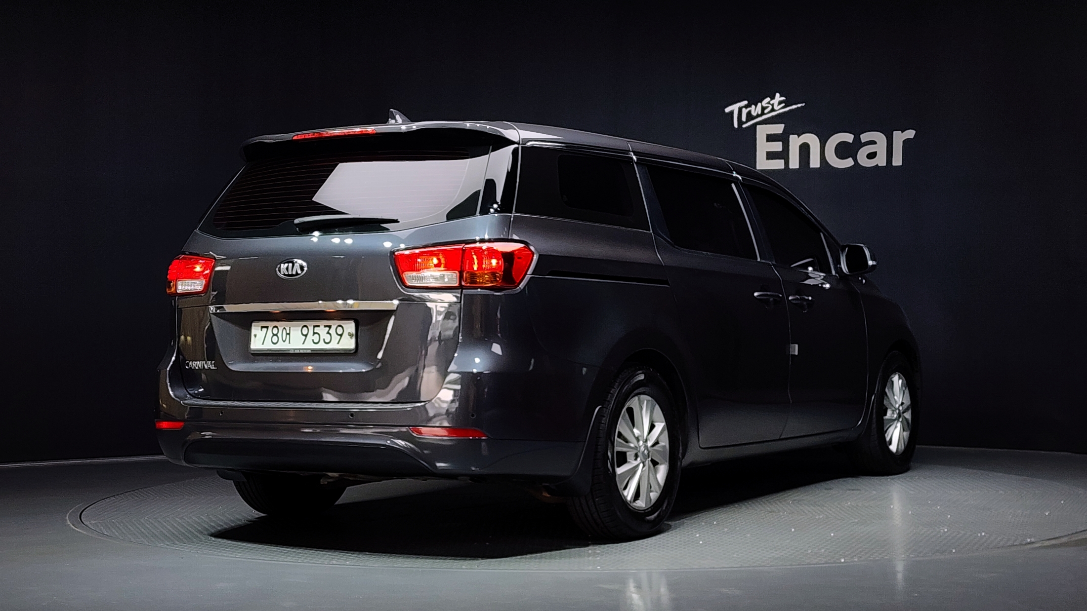 KIA CARNIVAL photo 2