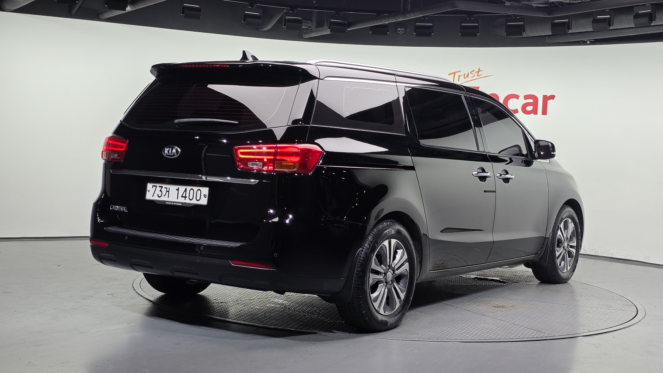 KIA CARNIVAL photo 2