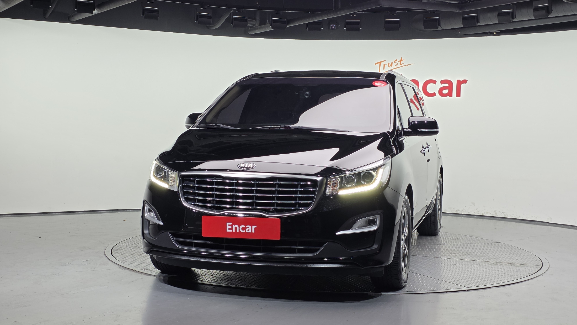KIA CARNIVAL photo 3