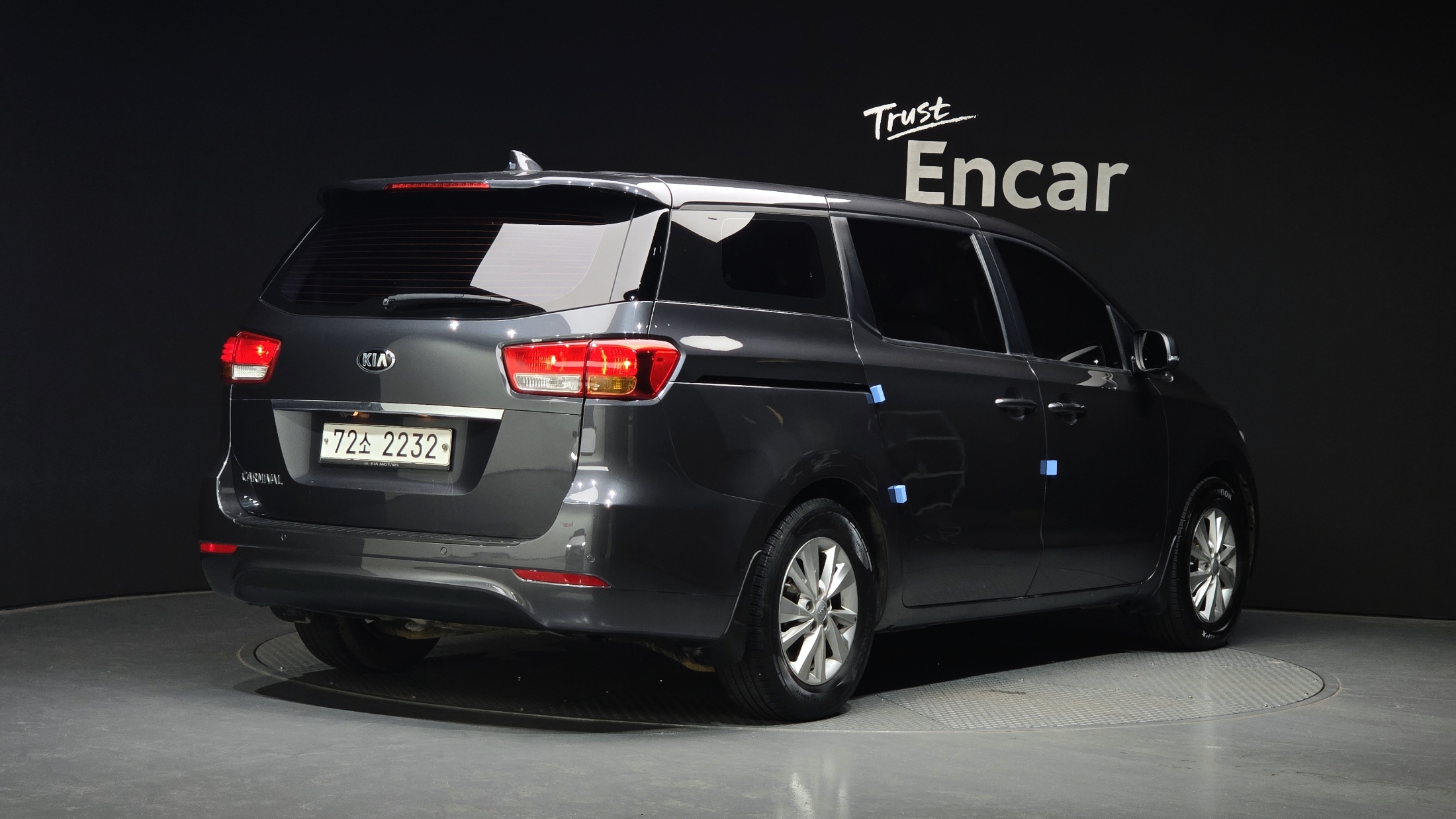 KIA CARNIVAL photo 2