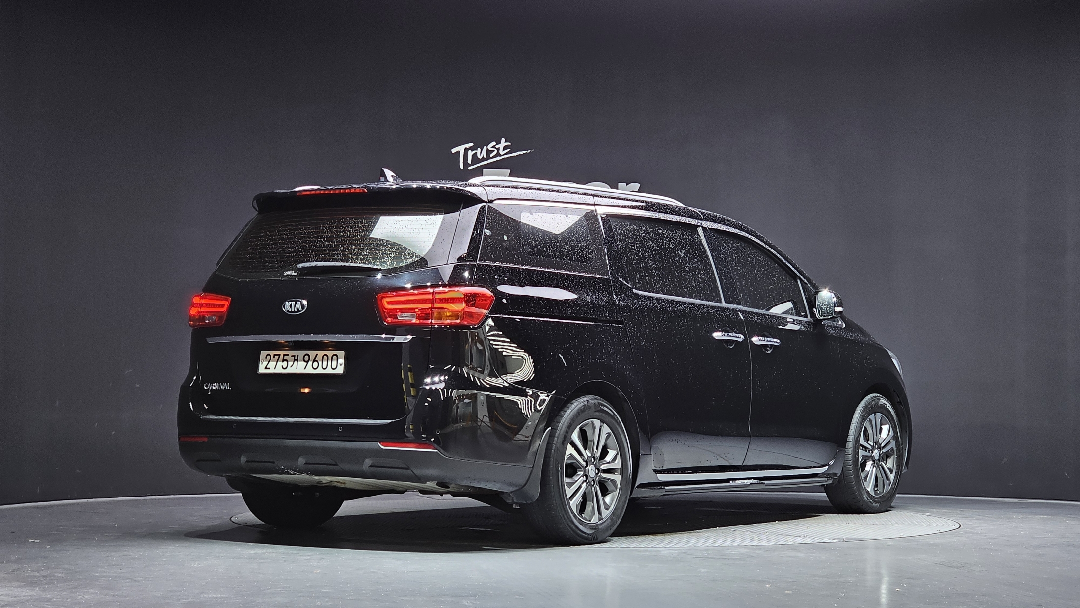 KIA CARNIVAL photo 2