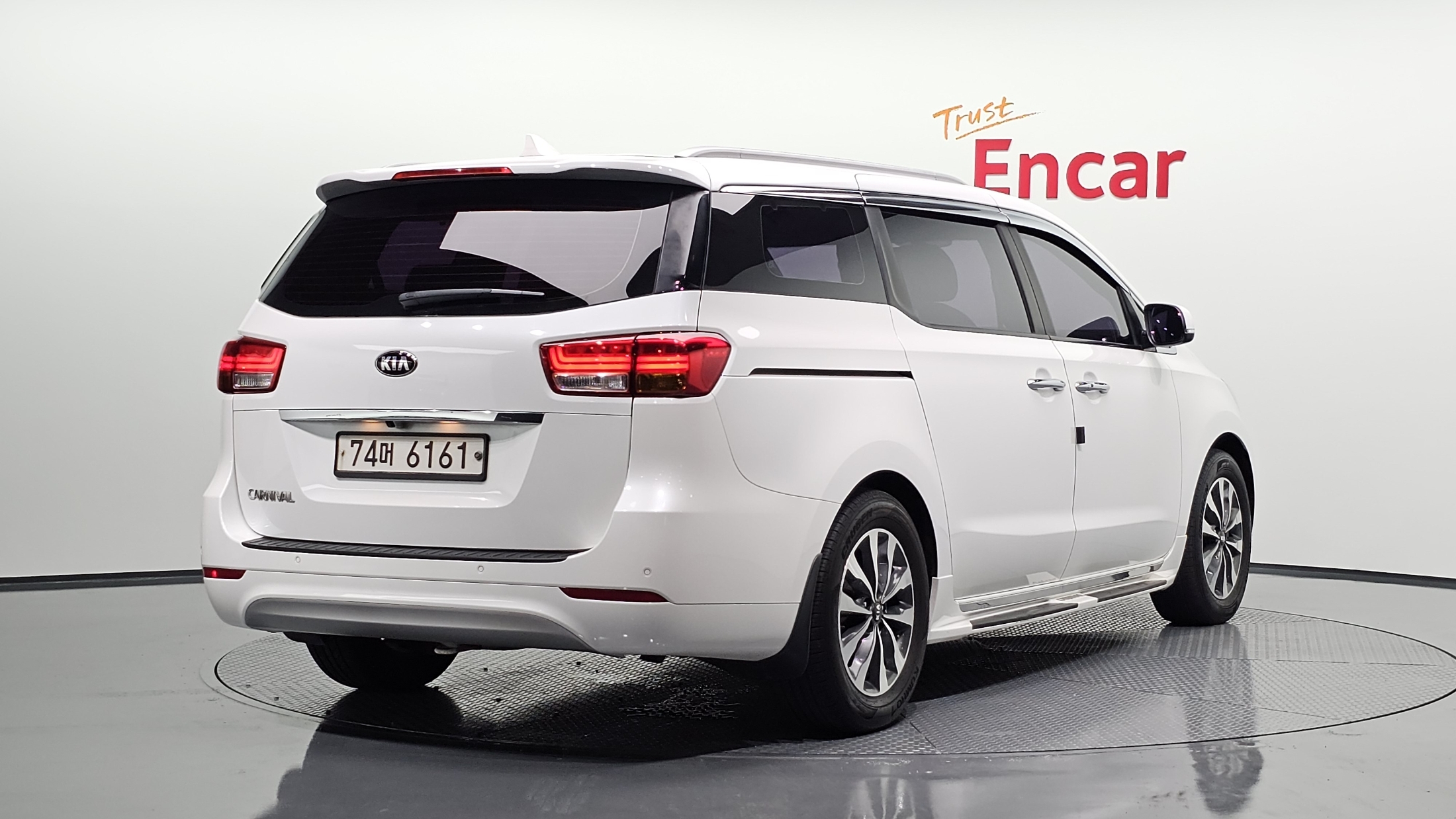 KIA CARNIVAL photo 2