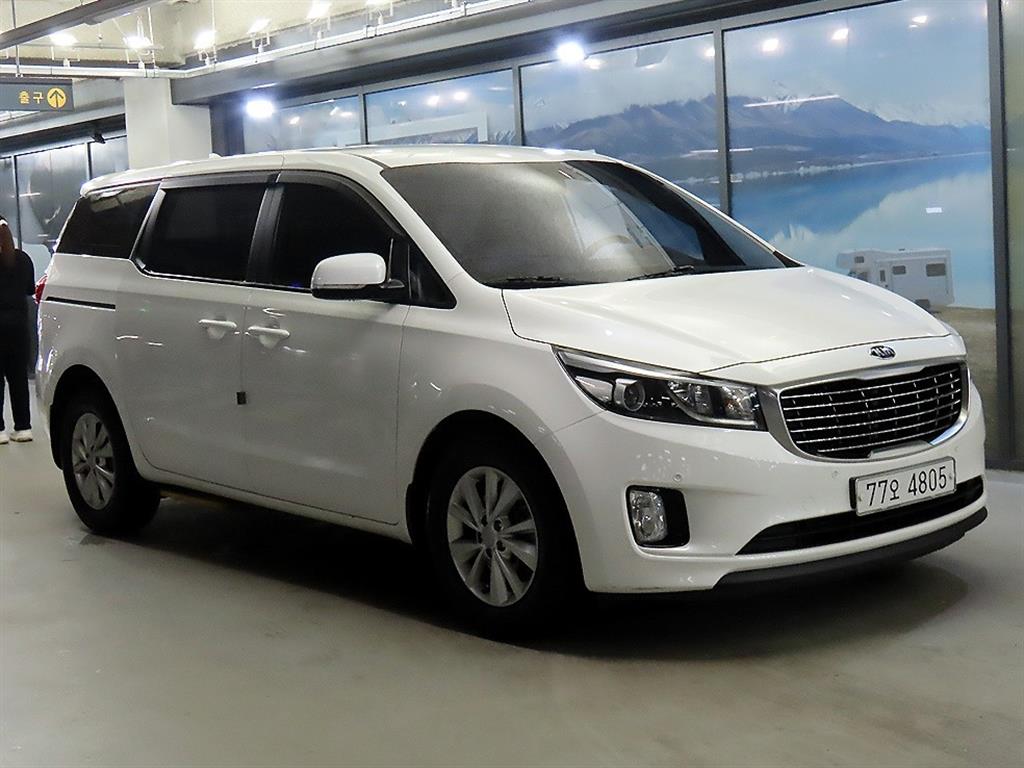 KIA CARNIVAL photo 2