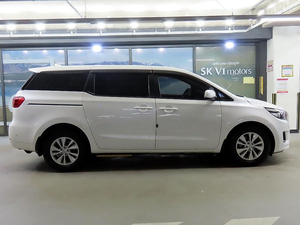 KIA CARNIVAL photo 3