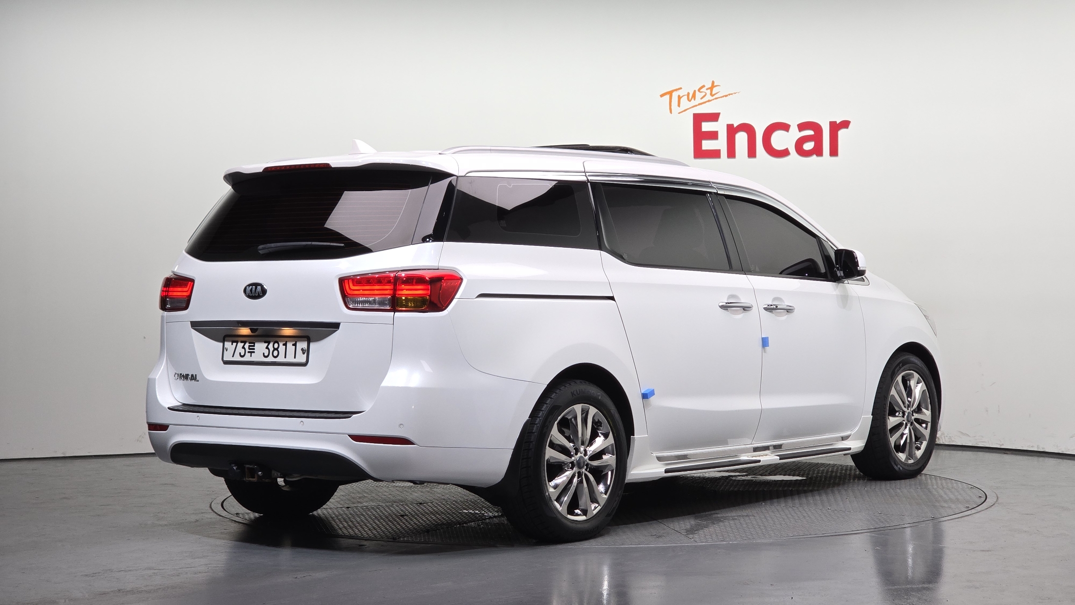 KIA CARNIVAL photo 2