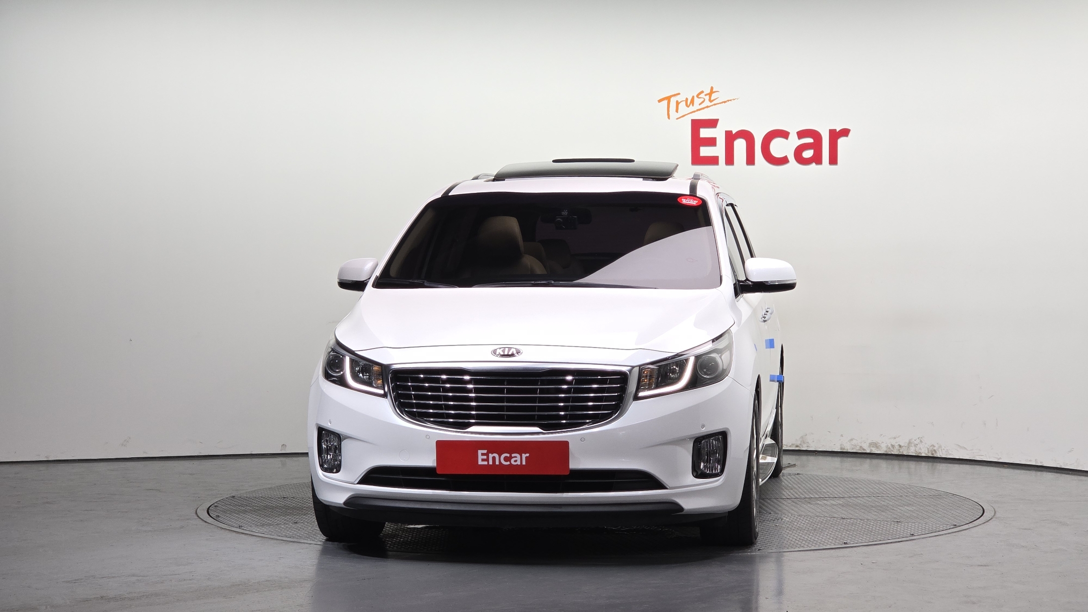 KIA CARNIVAL photo 3