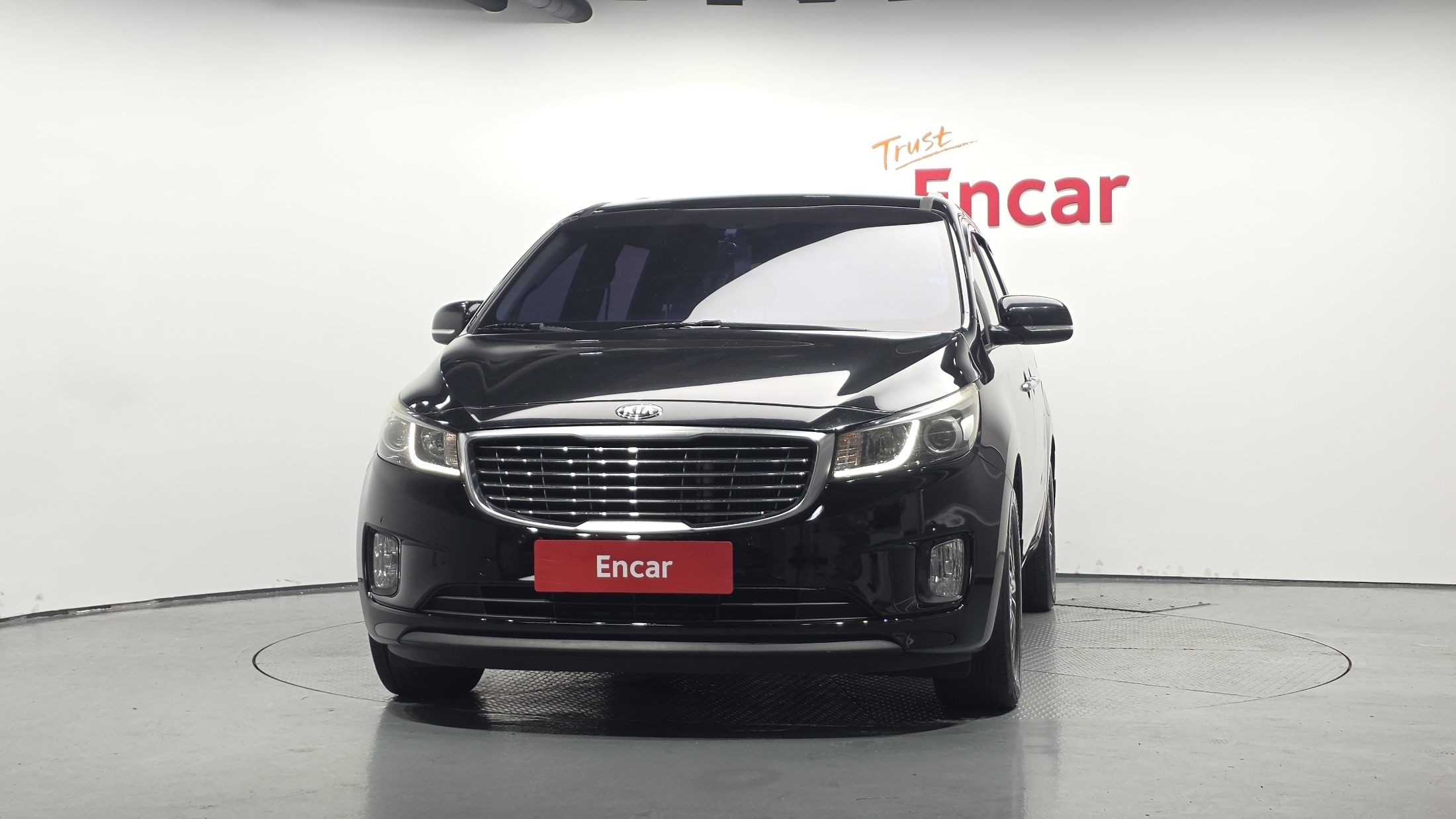 KIA CARNIVAL photo 3