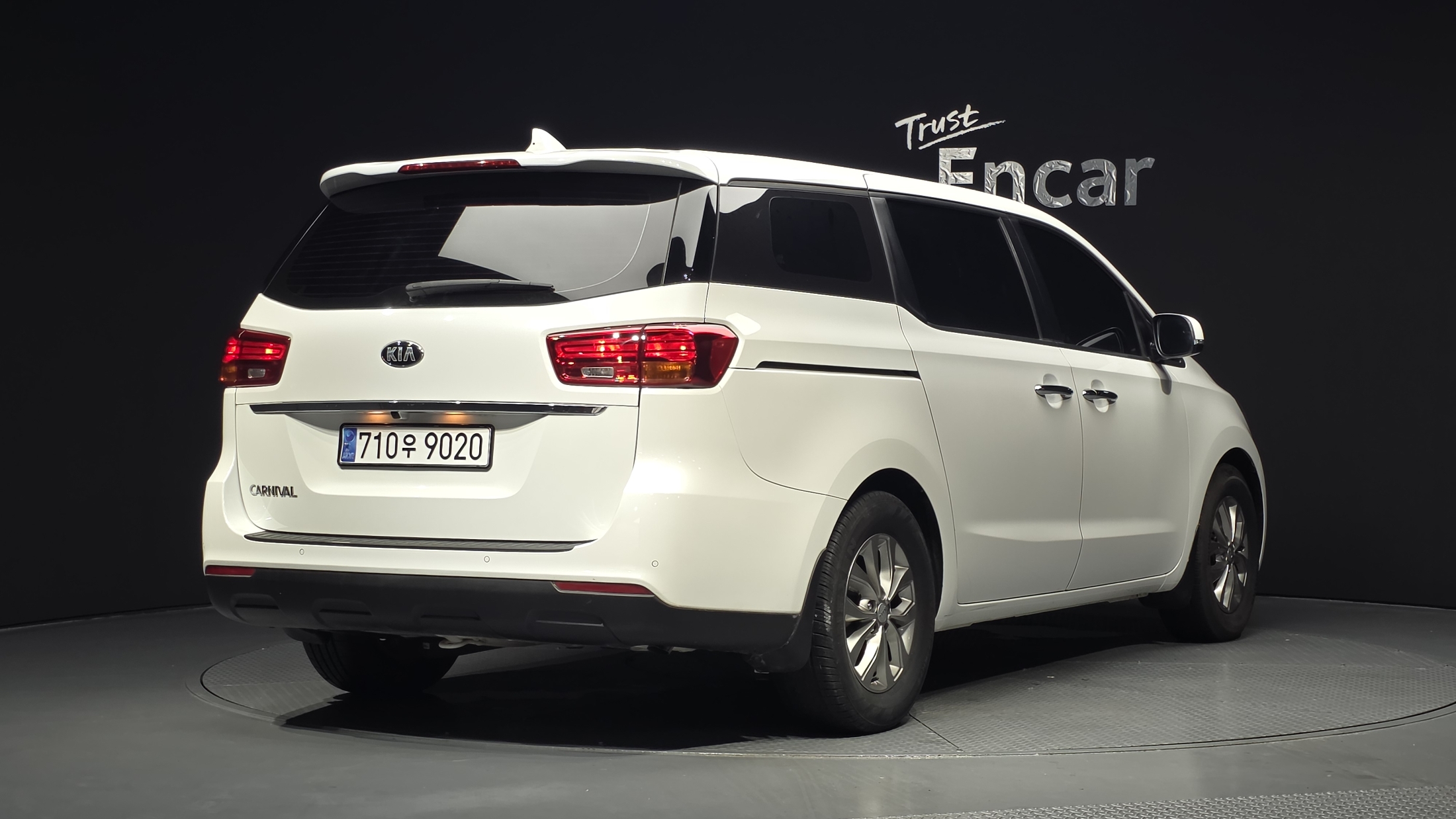 KIA CARNIVAL photo 2