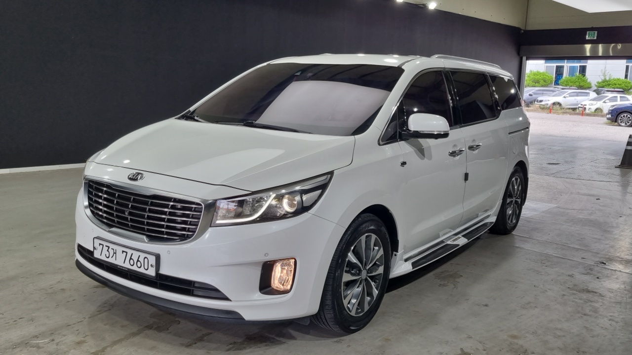 KIA CARNIVAL