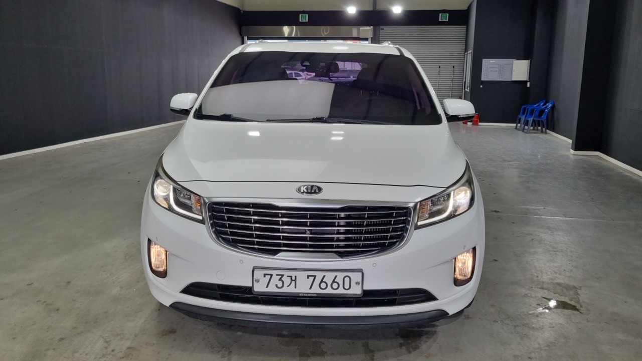 KIA CARNIVAL photo 3