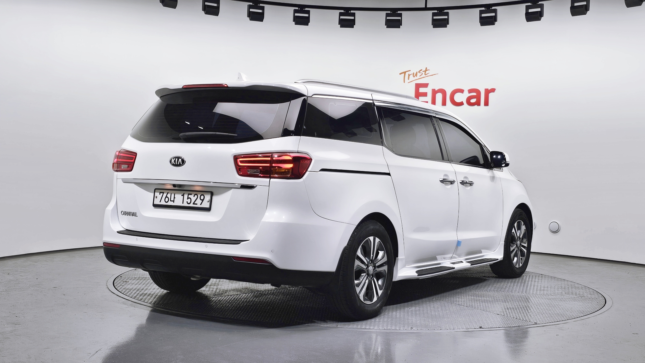 KIA CARNIVAL photo 2