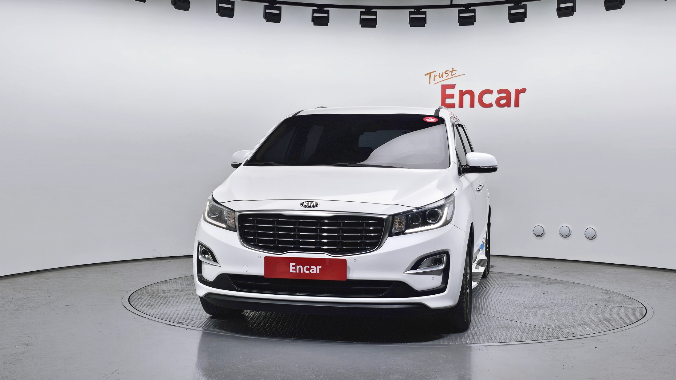 KIA CARNIVAL photo 3
