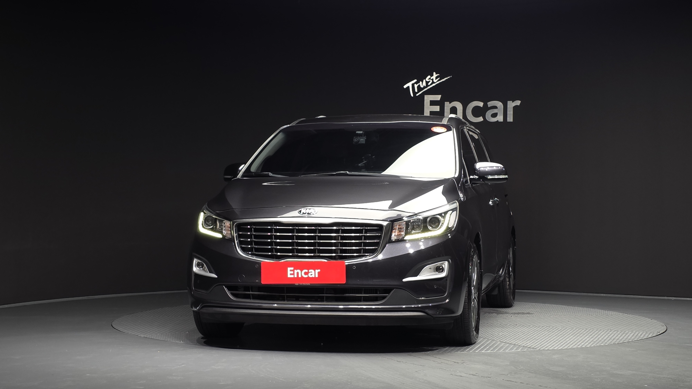 KIA CARNIVAL photo 3