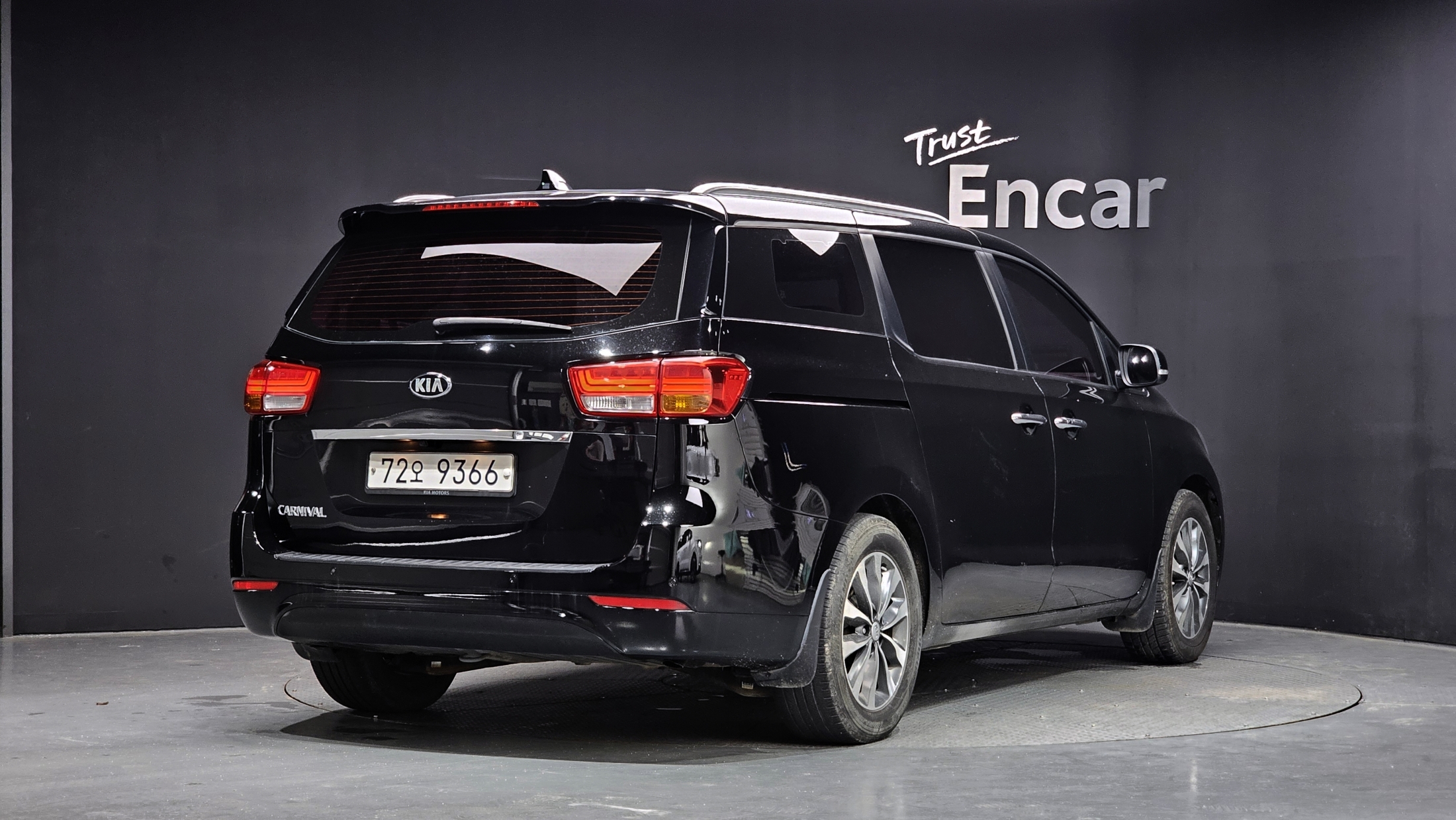 KIA CARNIVAL photo 2