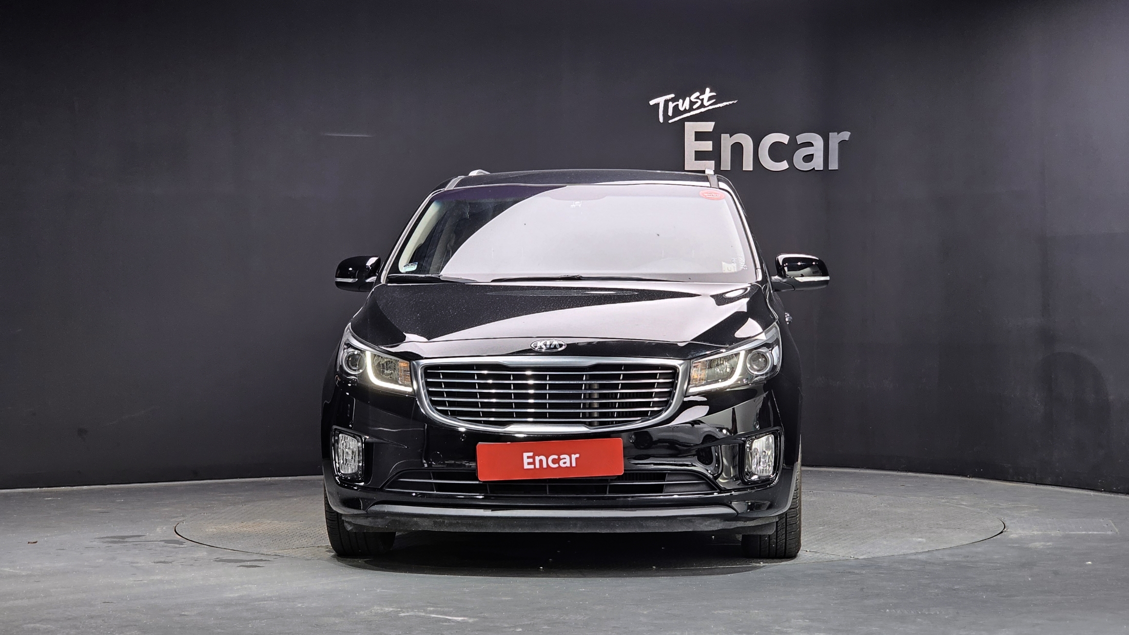 KIA CARNIVAL photo 3