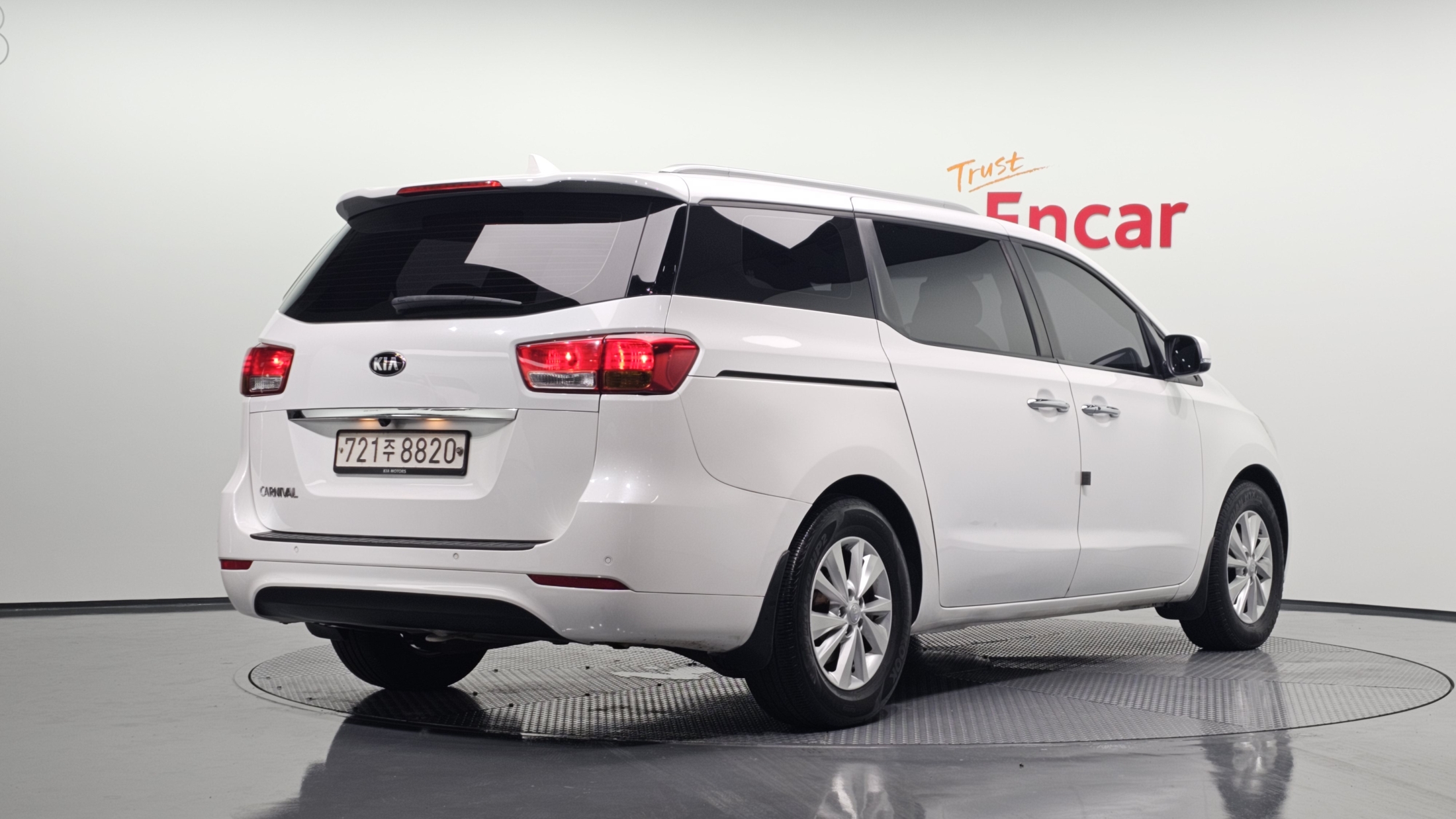 KIA CARNIVAL photo 2