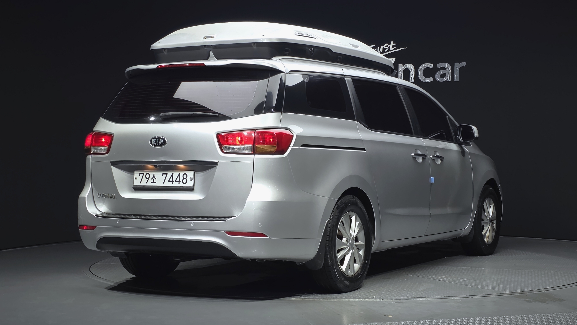 KIA CARNIVAL photo 2