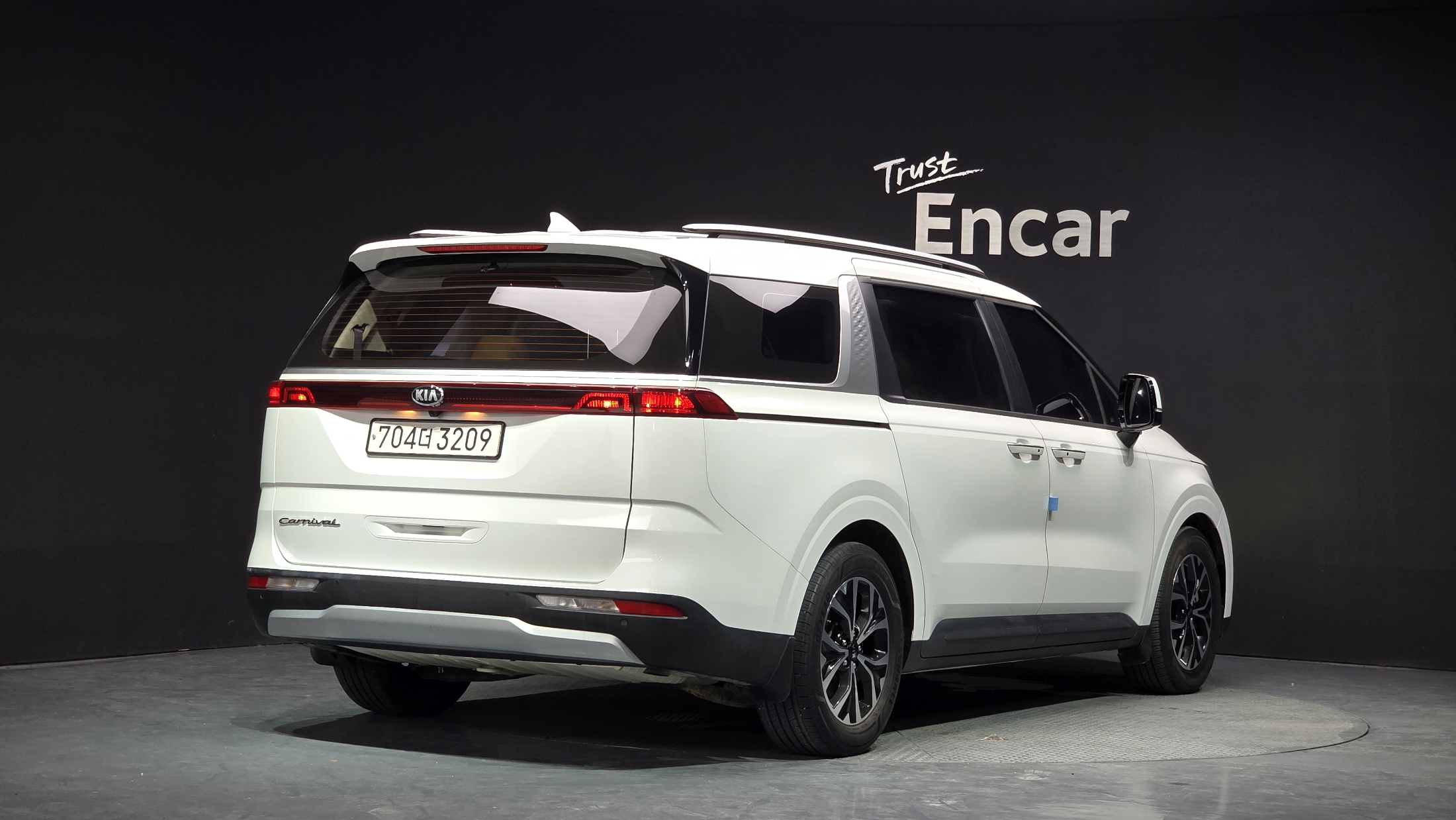 KIA CARNIVAL photo 2