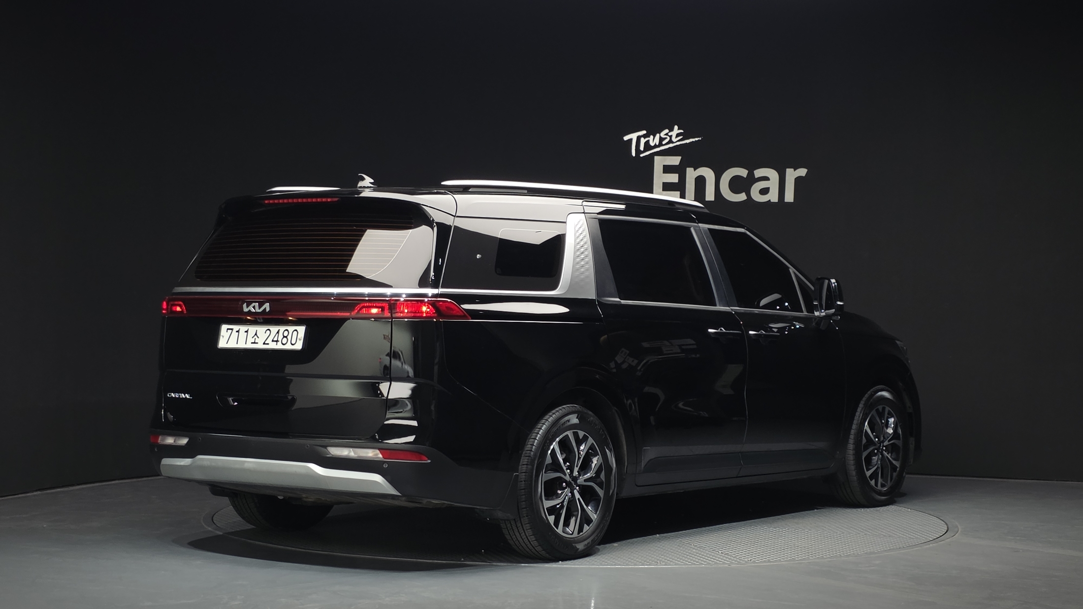 KIA CARNIVAL photo 3