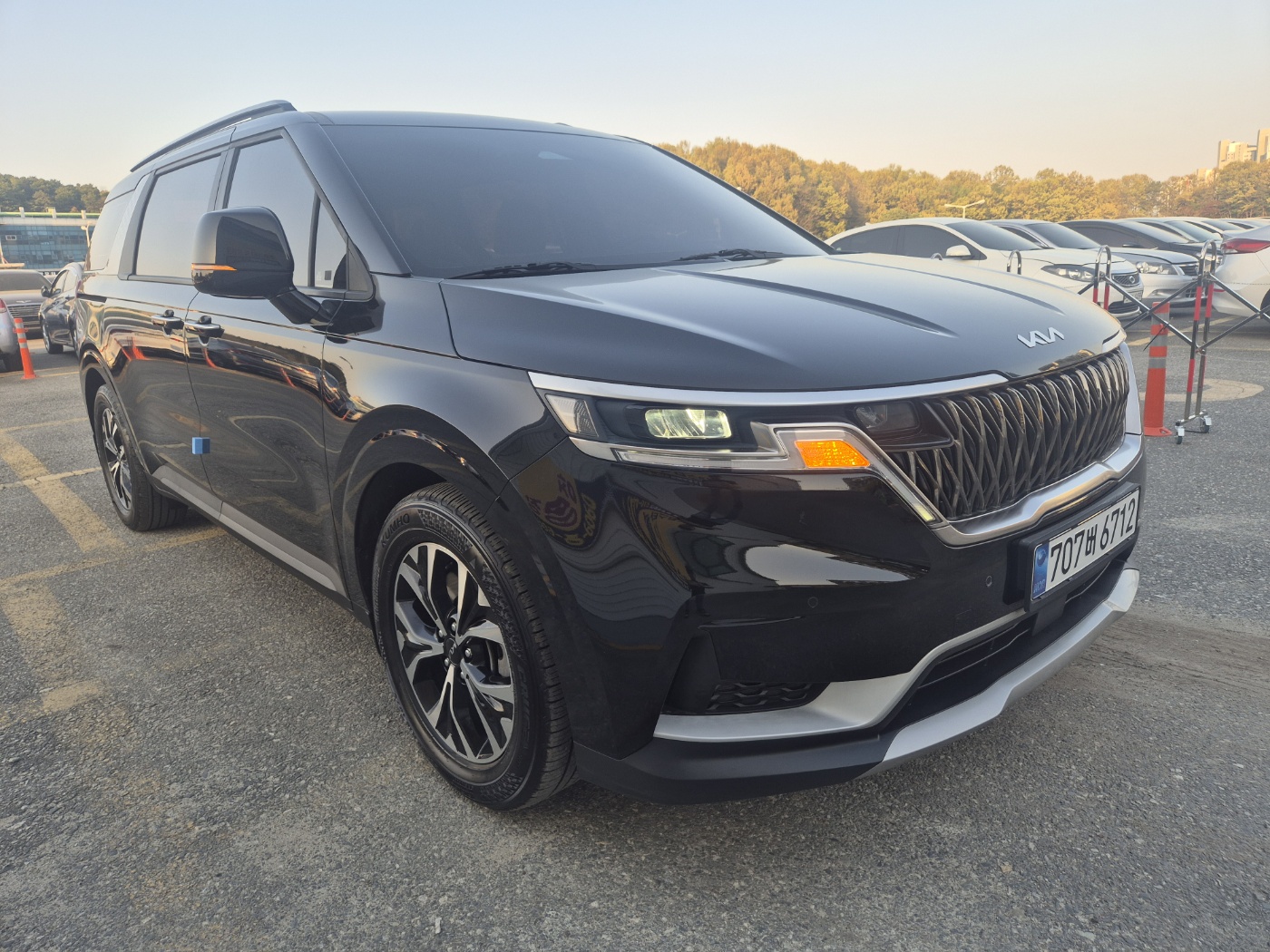 KIA CARNIVAL photo 3