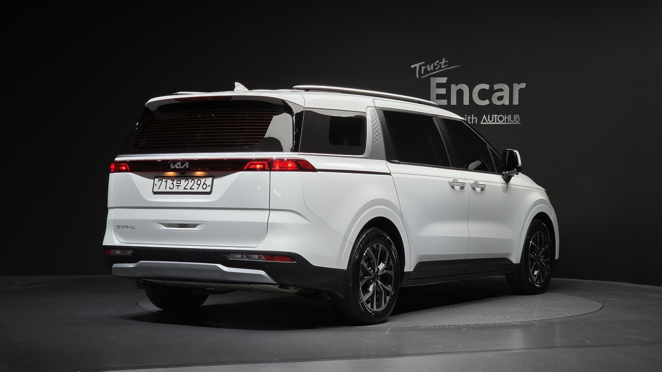 KIA CARNIVAL photo 2