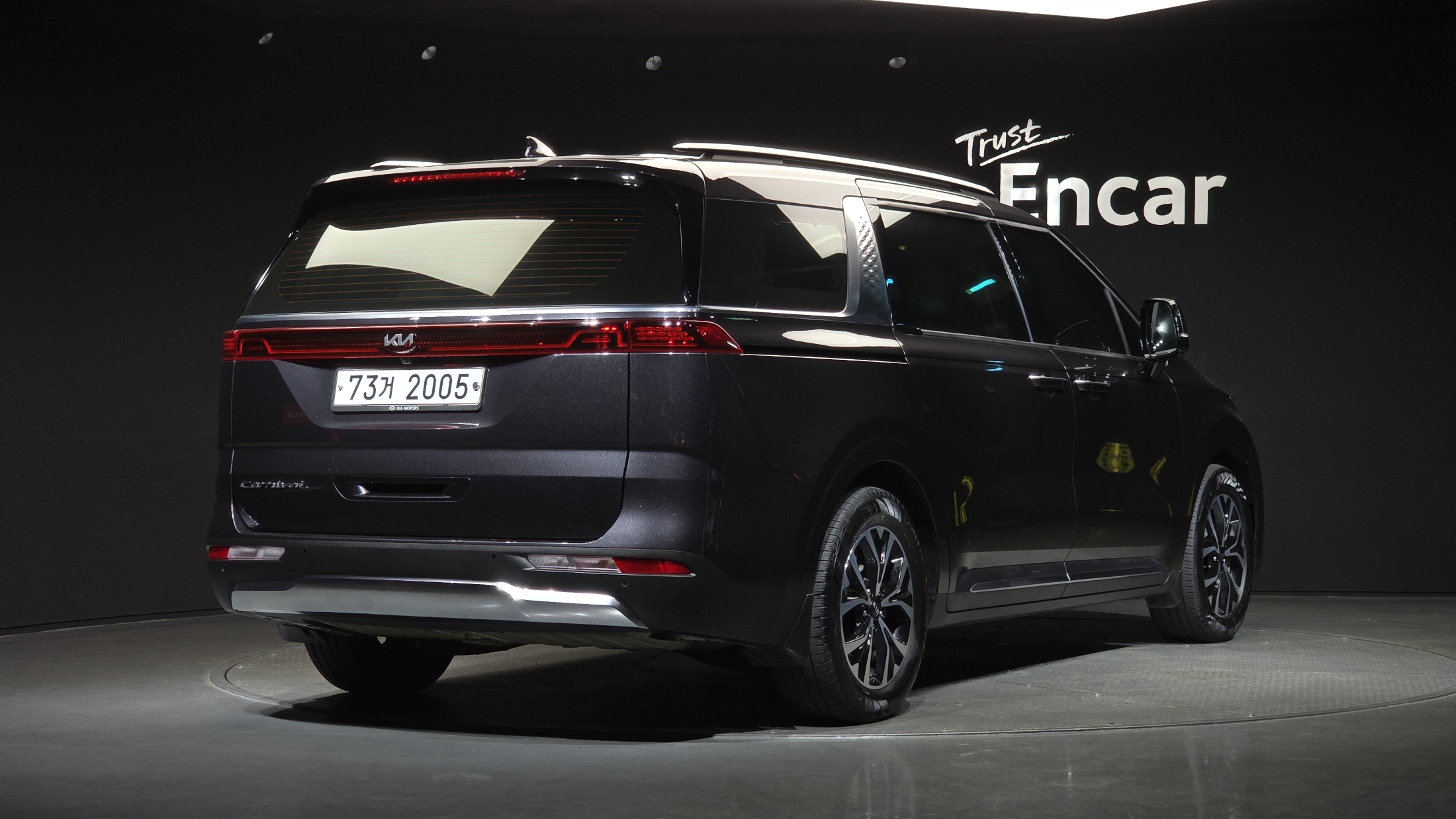 KIA CARNIVAL photo 3