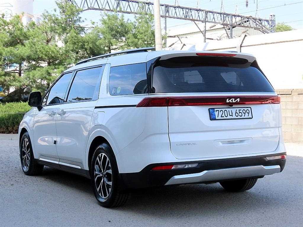 KIA CARNIVAL photo 3