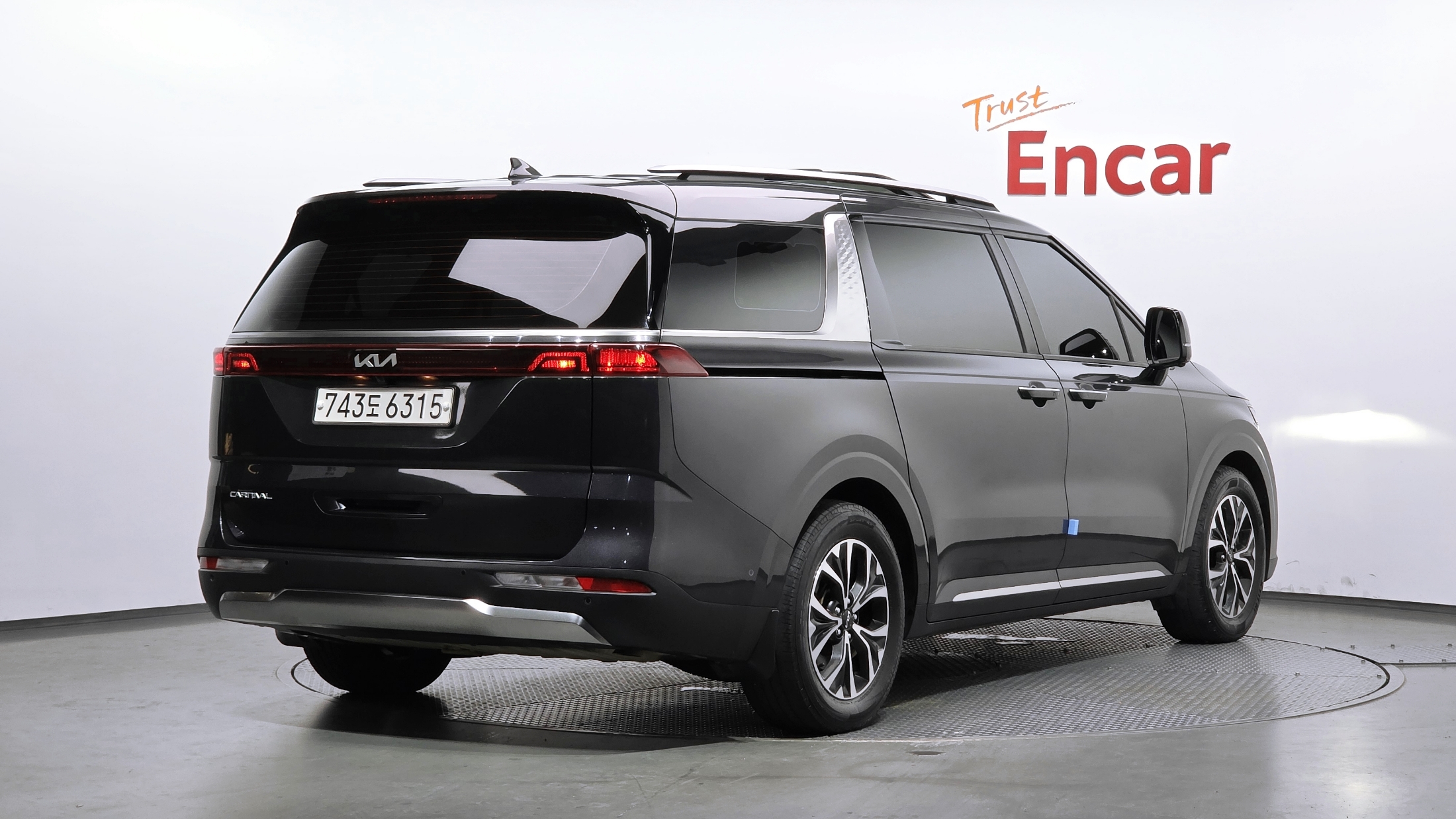 KIA CARNIVAL photo 2