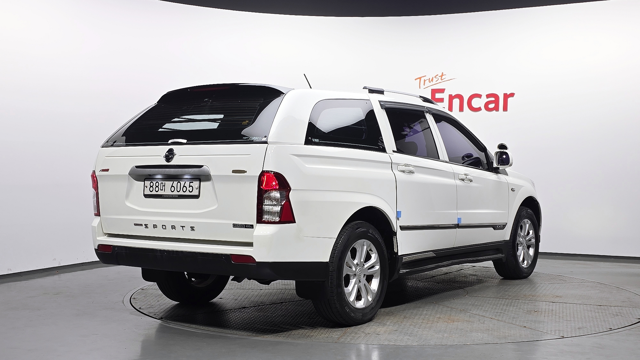 SSANGYONG KORANDO photo 2