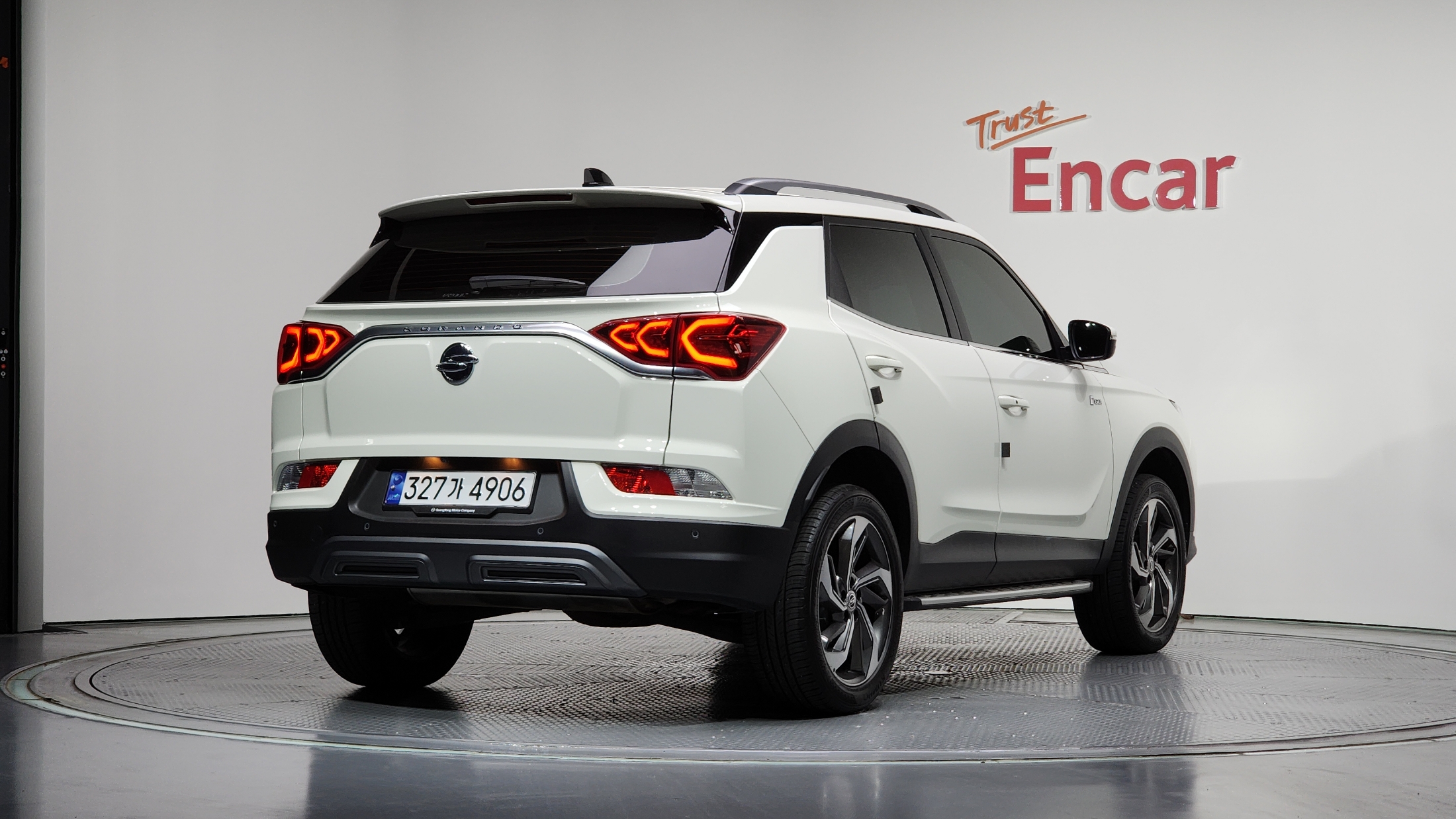 SSANGYONG KORANDO photo 2