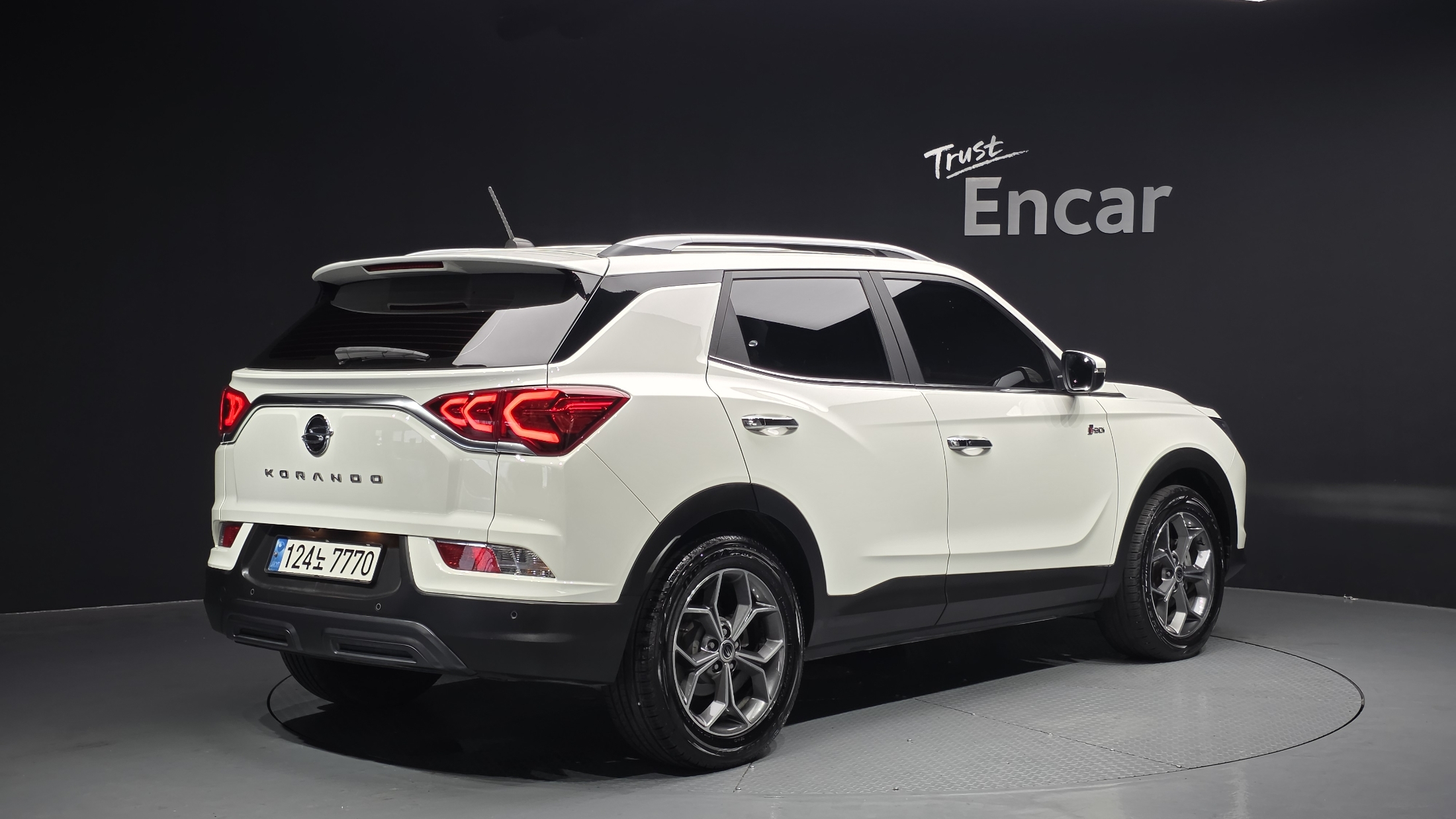 SSANGYONG KORANDO photo 2