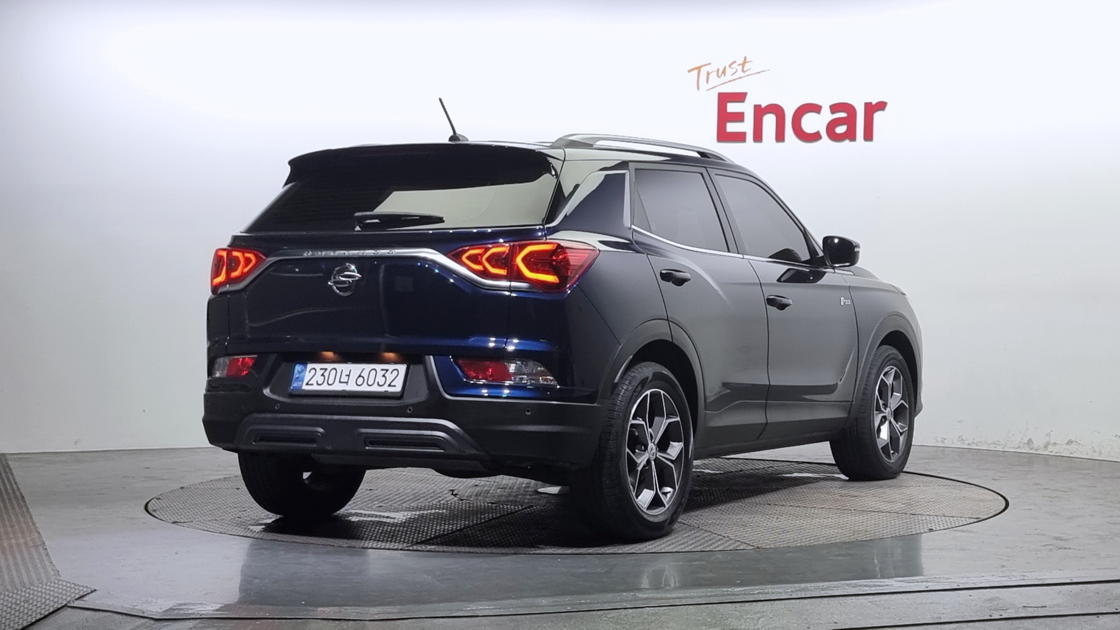 SSANGYONG KORANDO photo 2