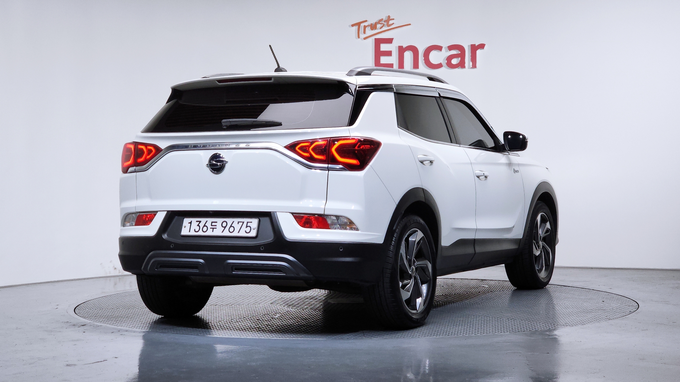 SSANGYONG KORANDO photo 2