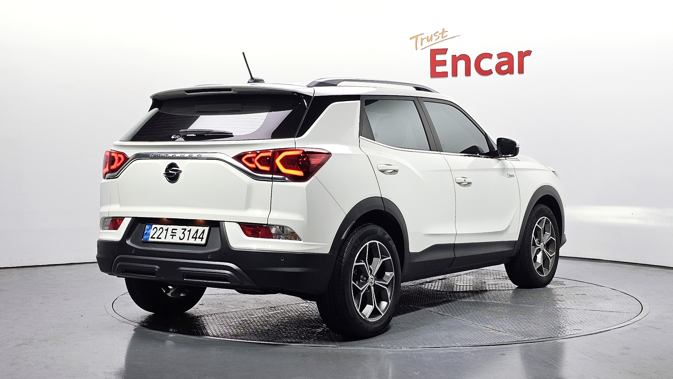 SSANGYONG KORANDO photo 2