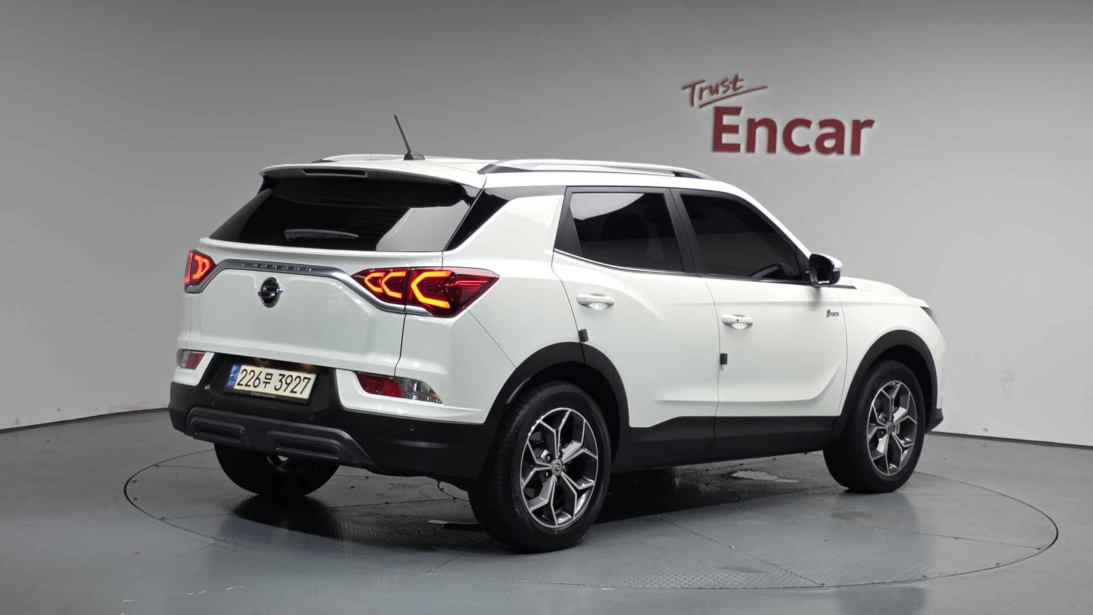 SSANGYONG KORANDO photo 3
