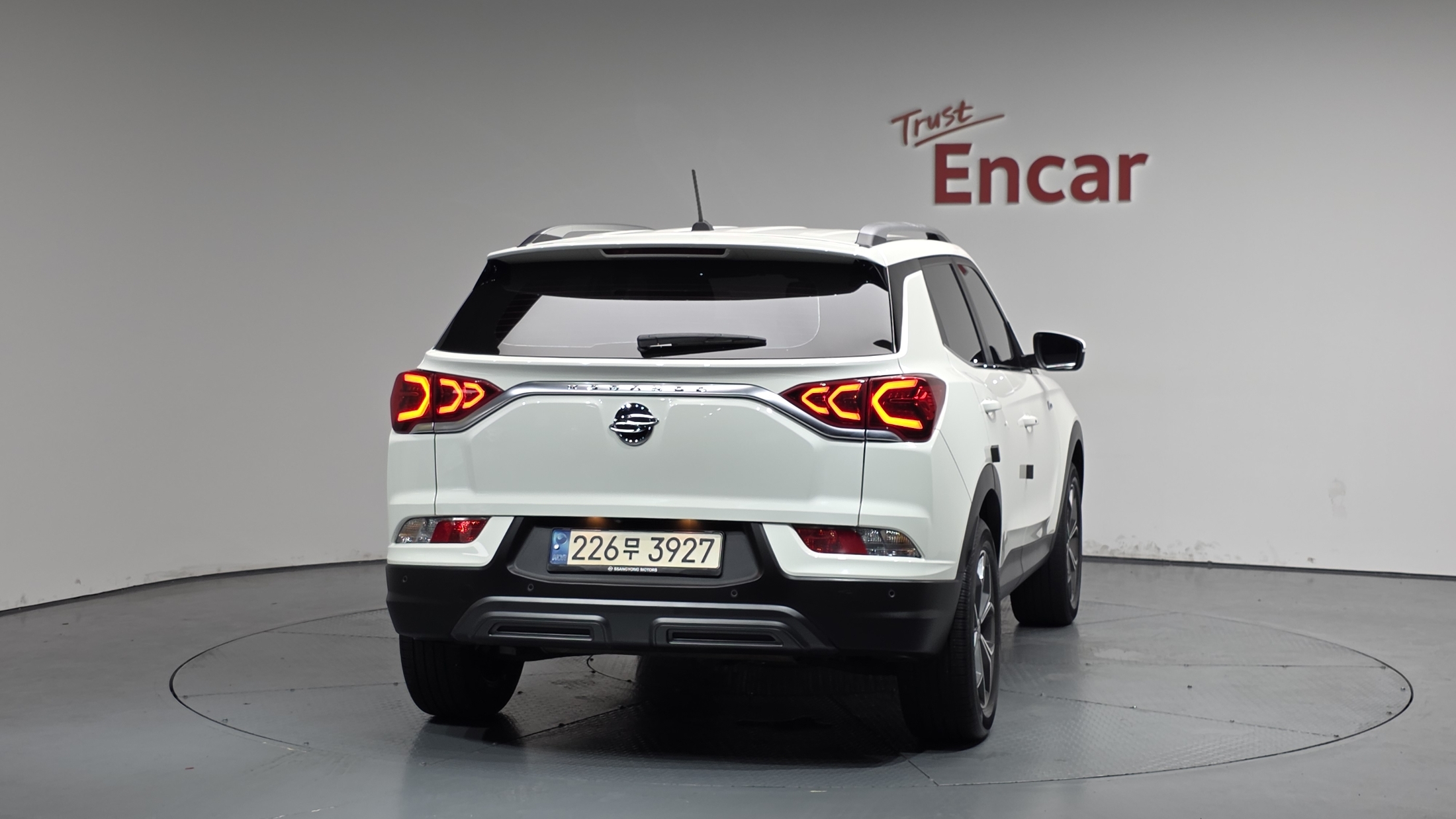 SSANGYONG KORANDO photo 2