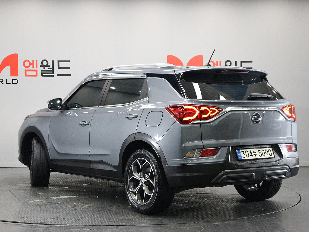 SSANGYONG KORANDO photo 2