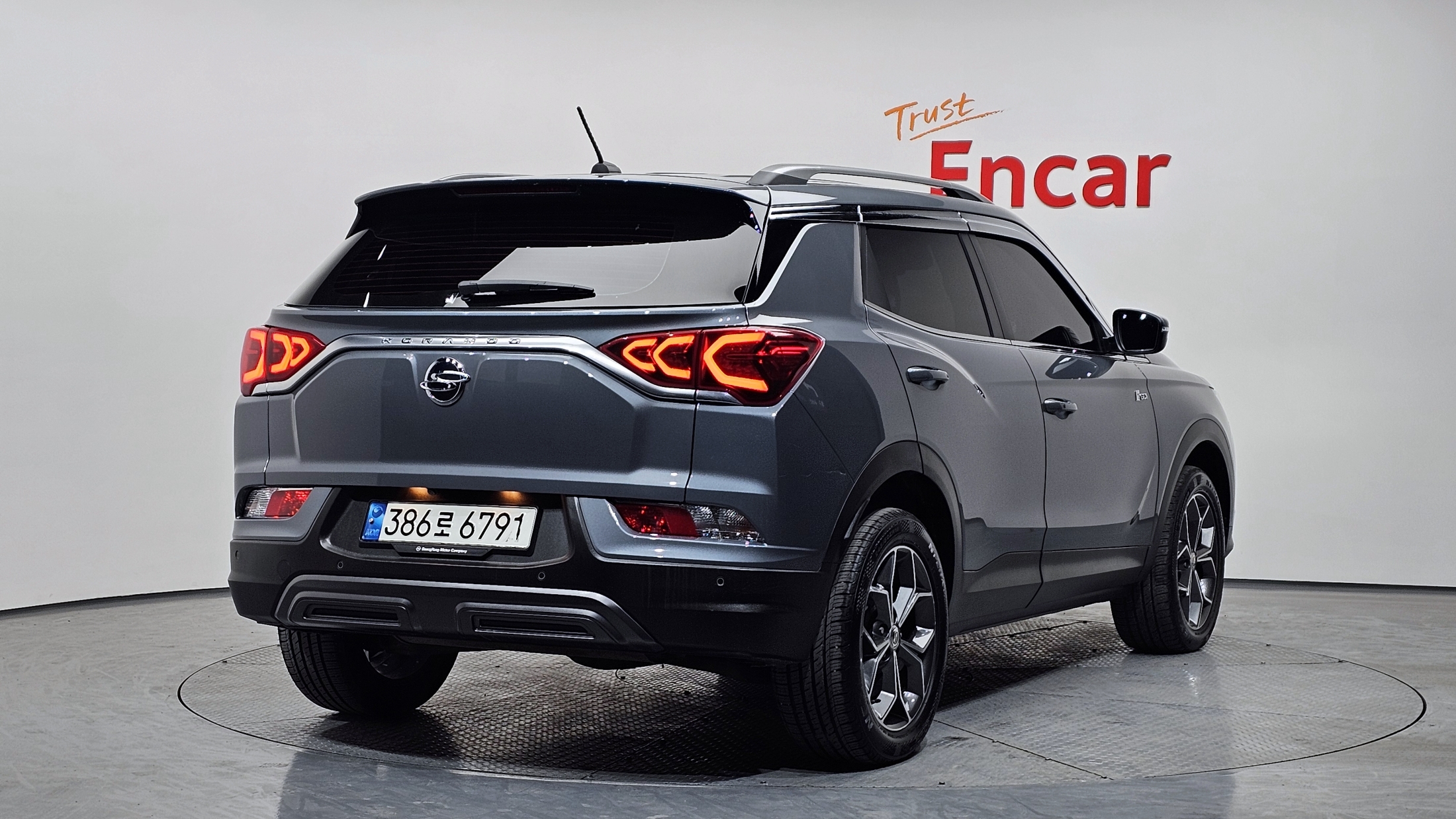 SSANGYONG KORANDO photo 2