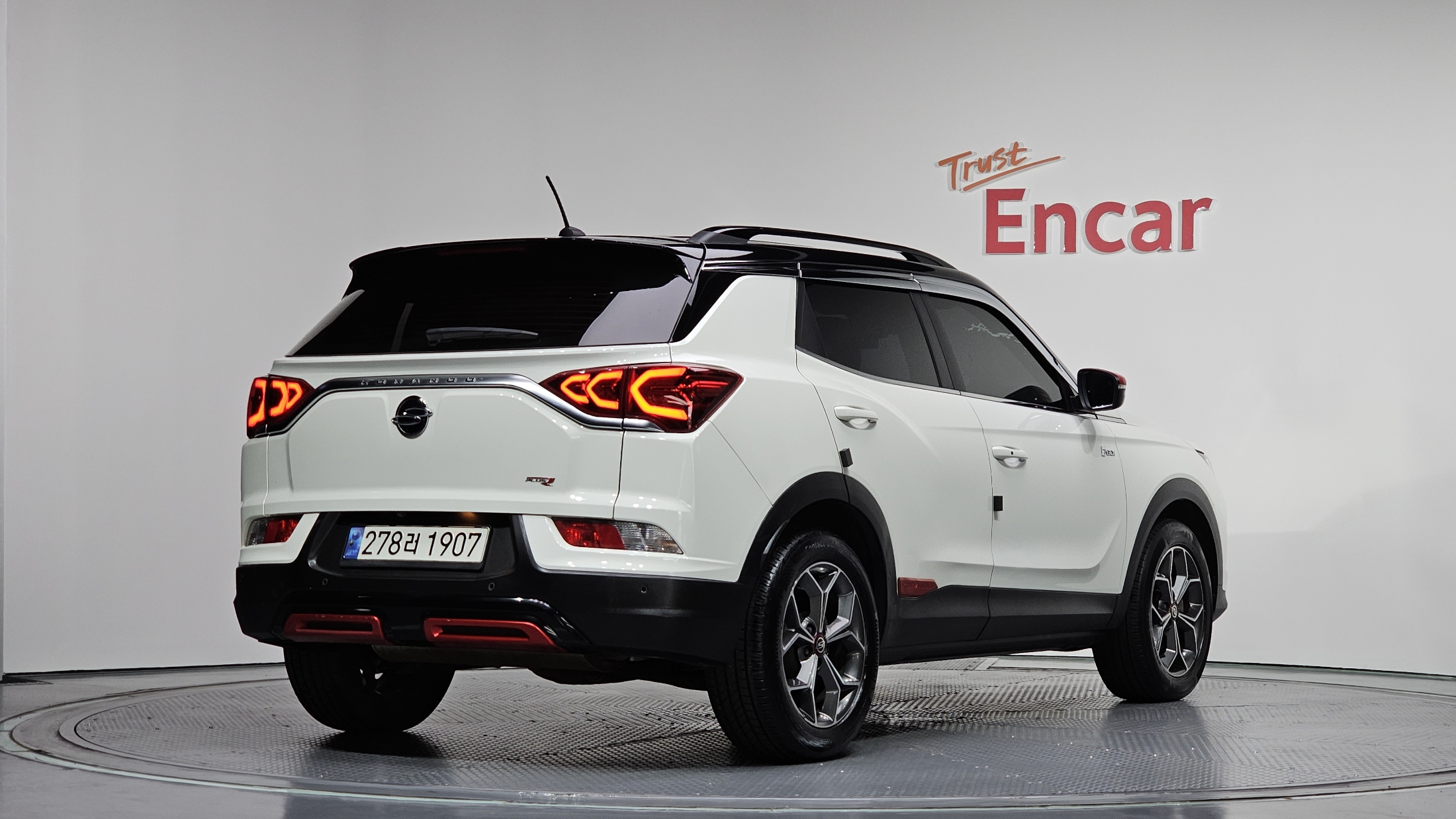 SSANGYONG KORANDO photo 2