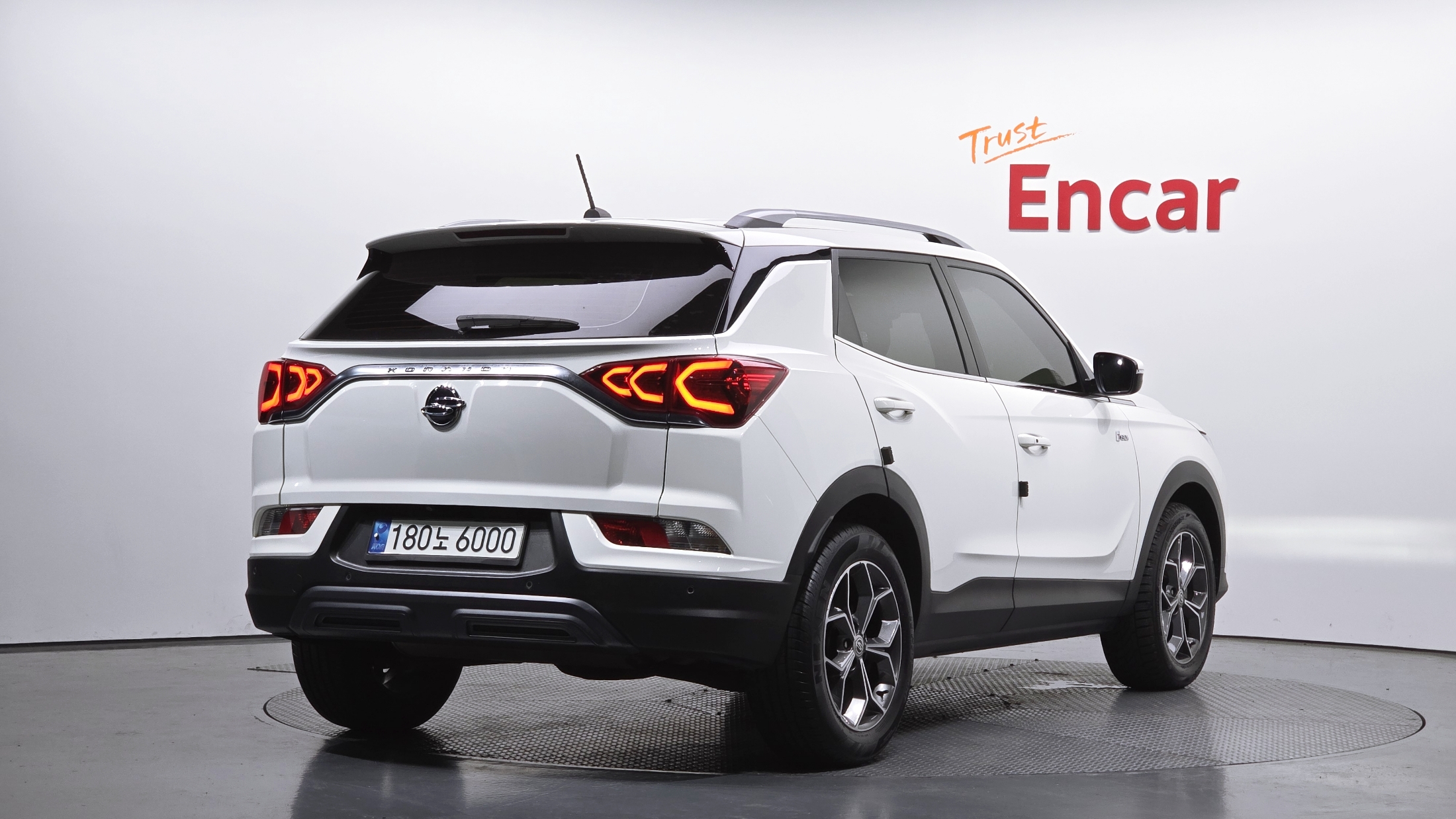 SSANGYONG KORANDO photo 2