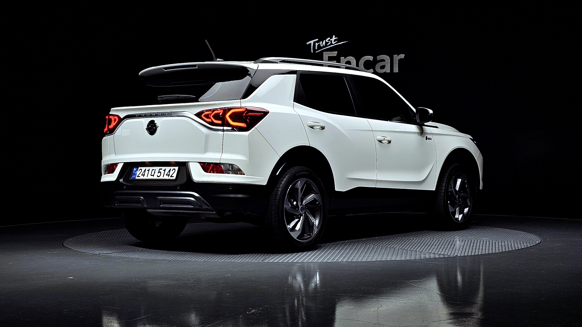 SSANGYONG KORANDO photo 2