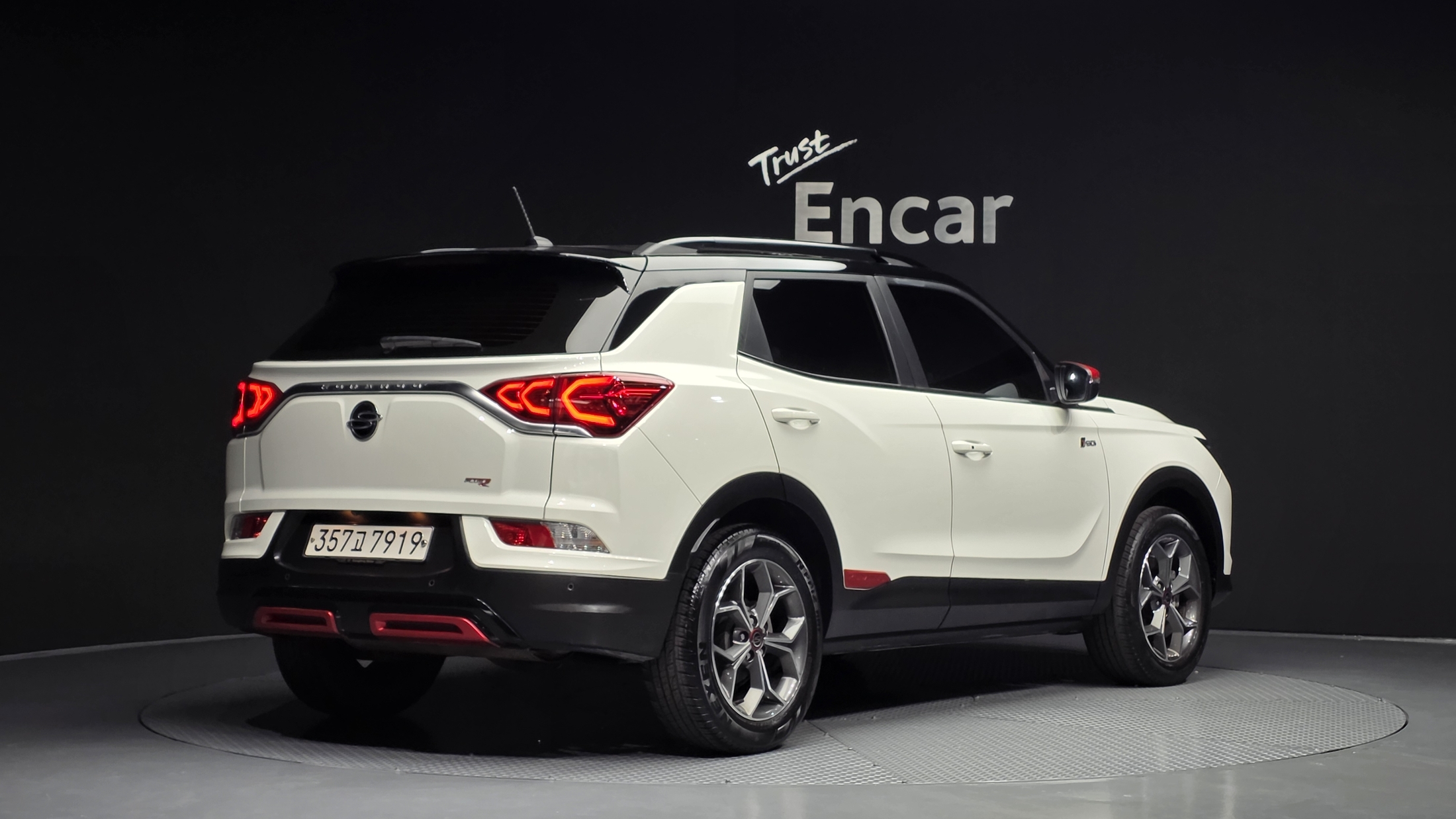 SSANGYONG KORANDO photo 2