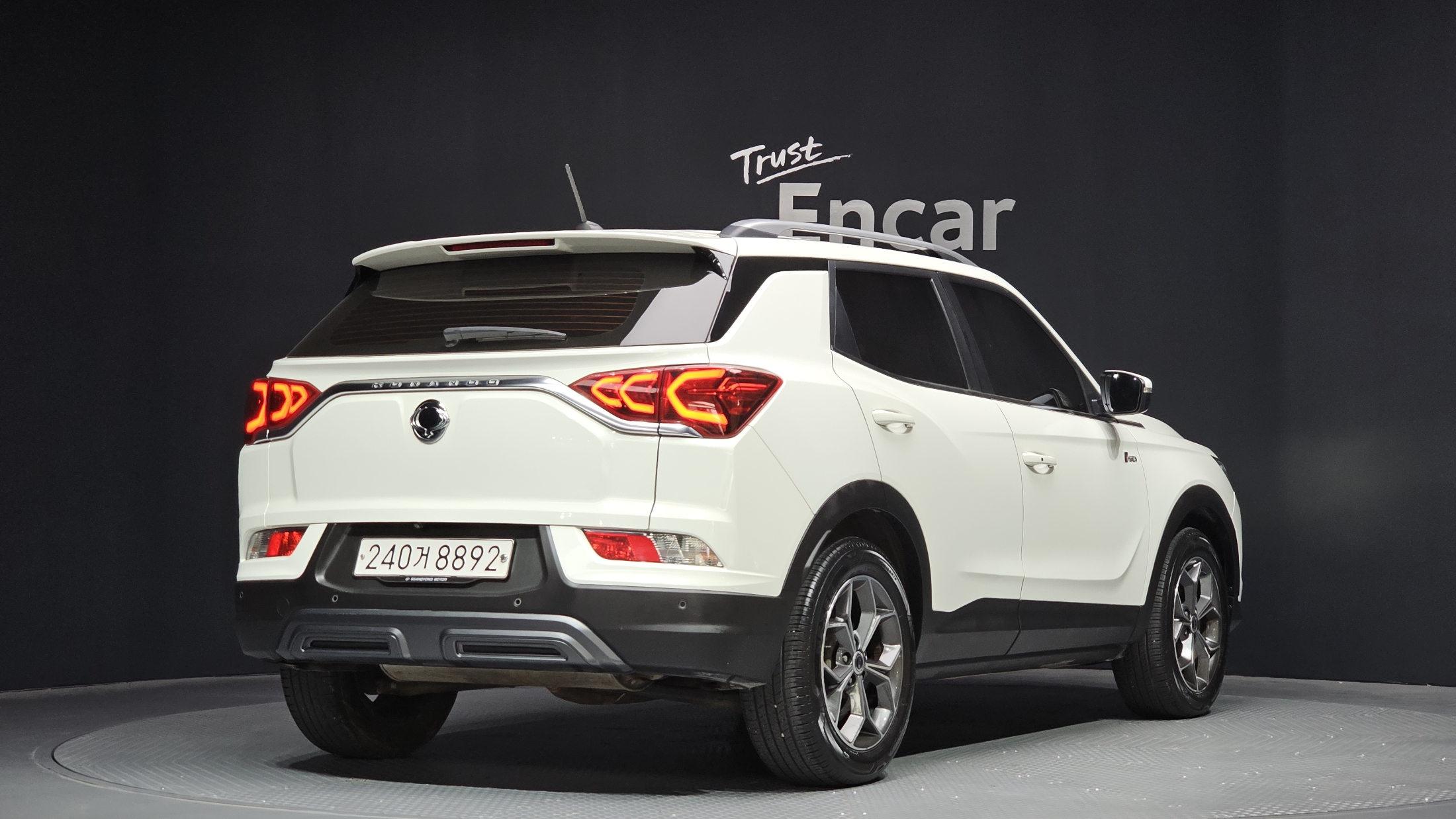 SSANGYONG KORANDO photo 2