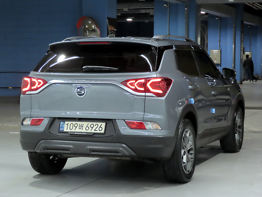 SSANGYONG KORANDO photo 2