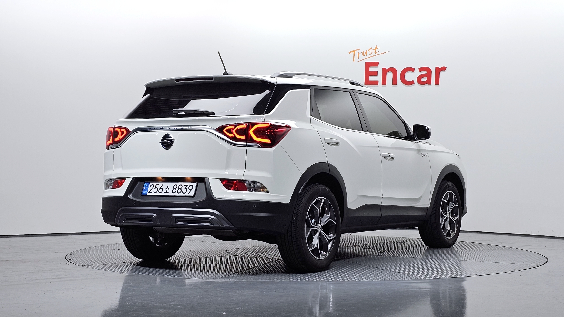 SSANGYONG KORANDO photo 2