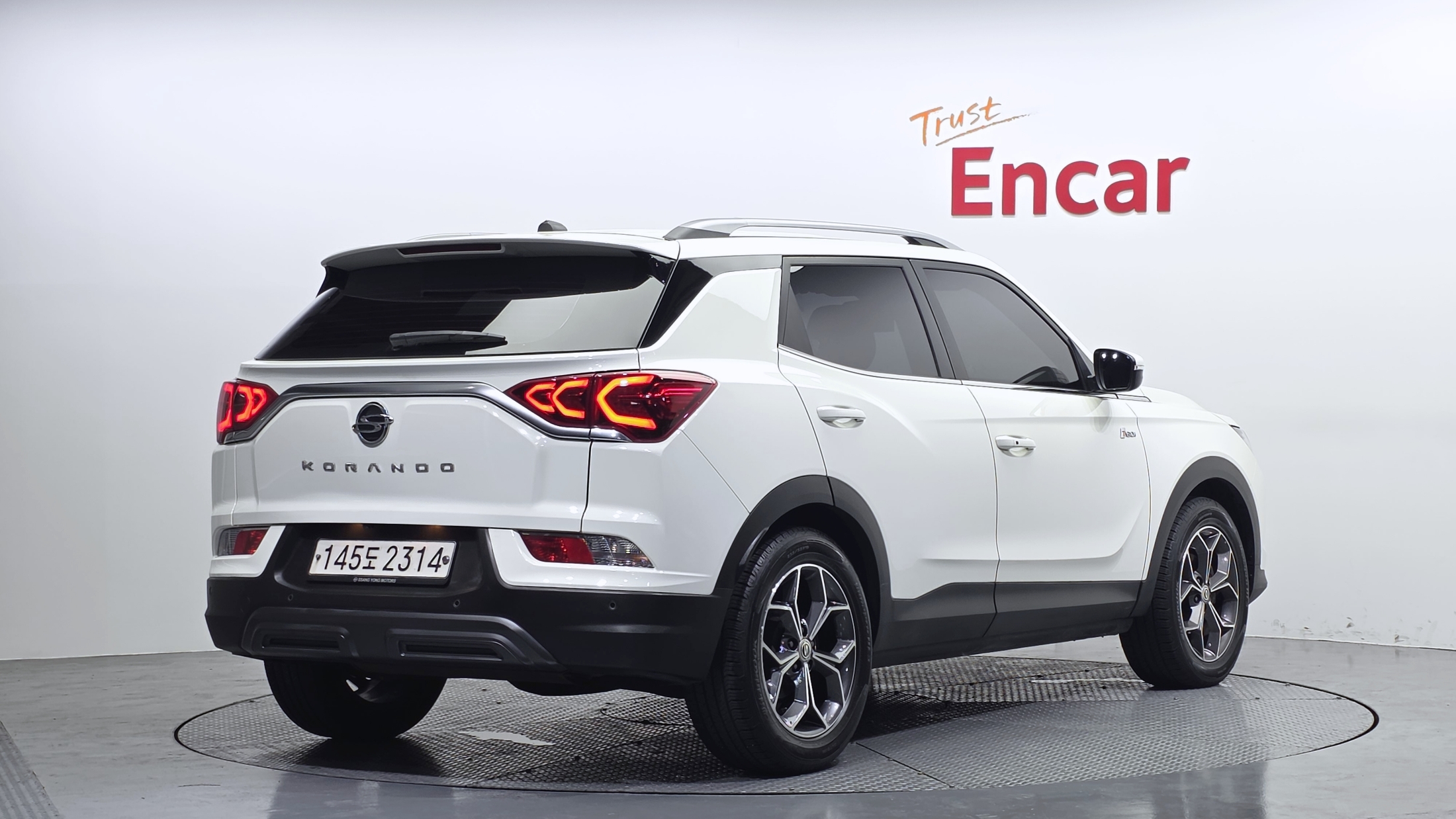 SSANGYONG KORANDO photo 2