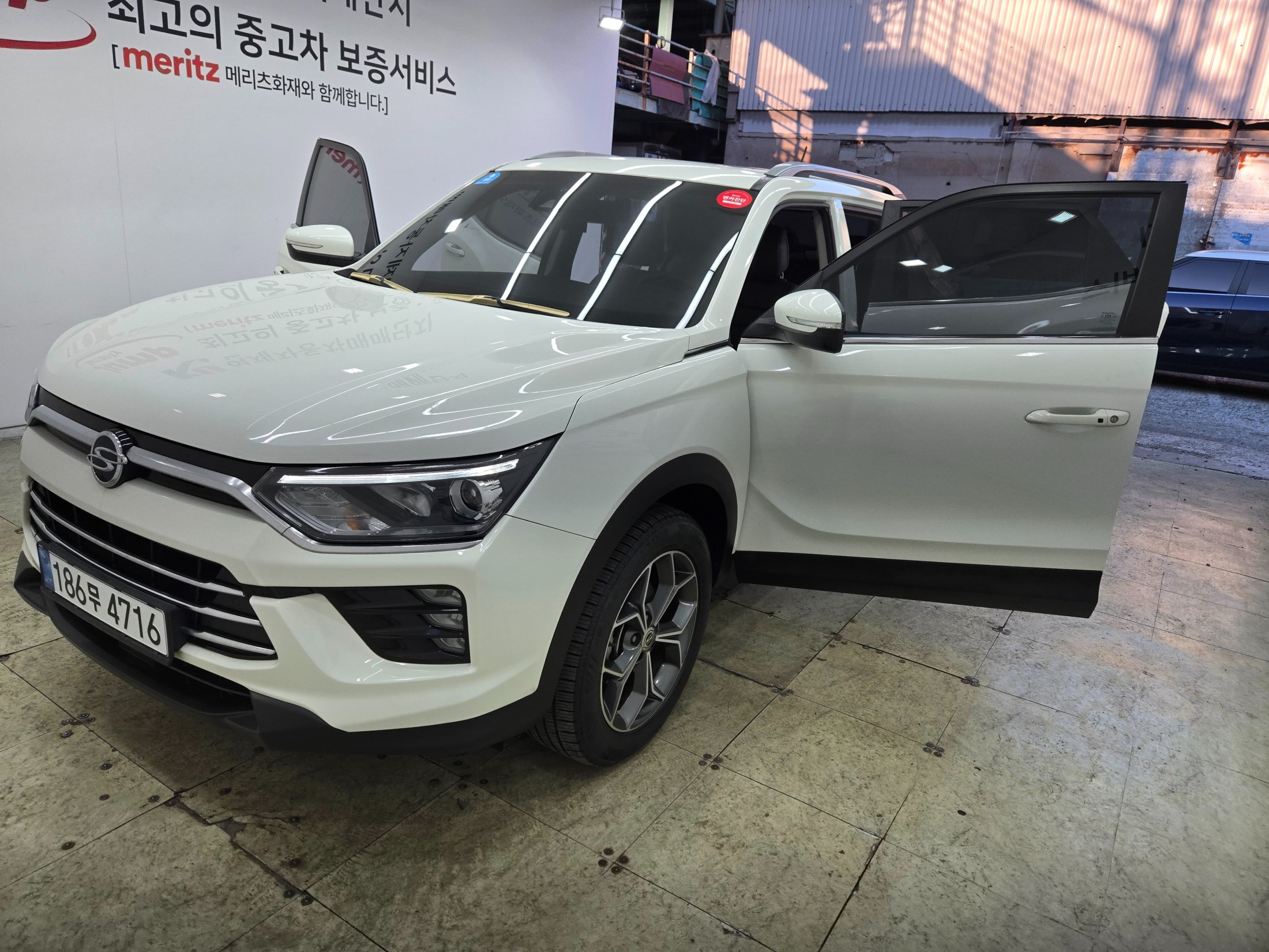 SSANGYONG KORANDO photo 3