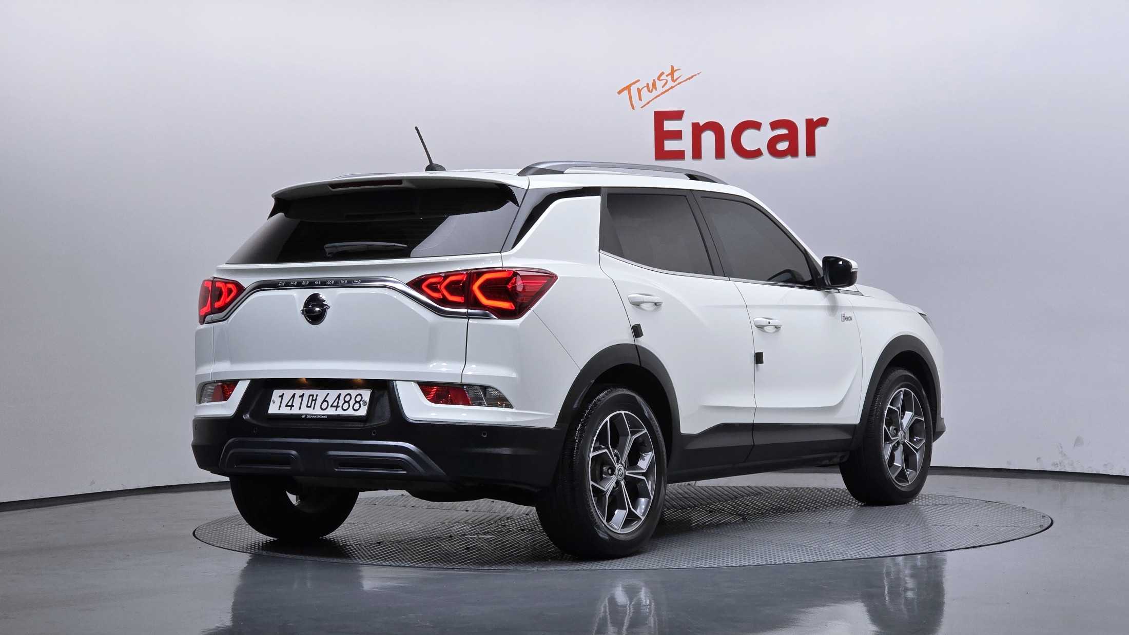 SSANGYONG KORANDO photo 2